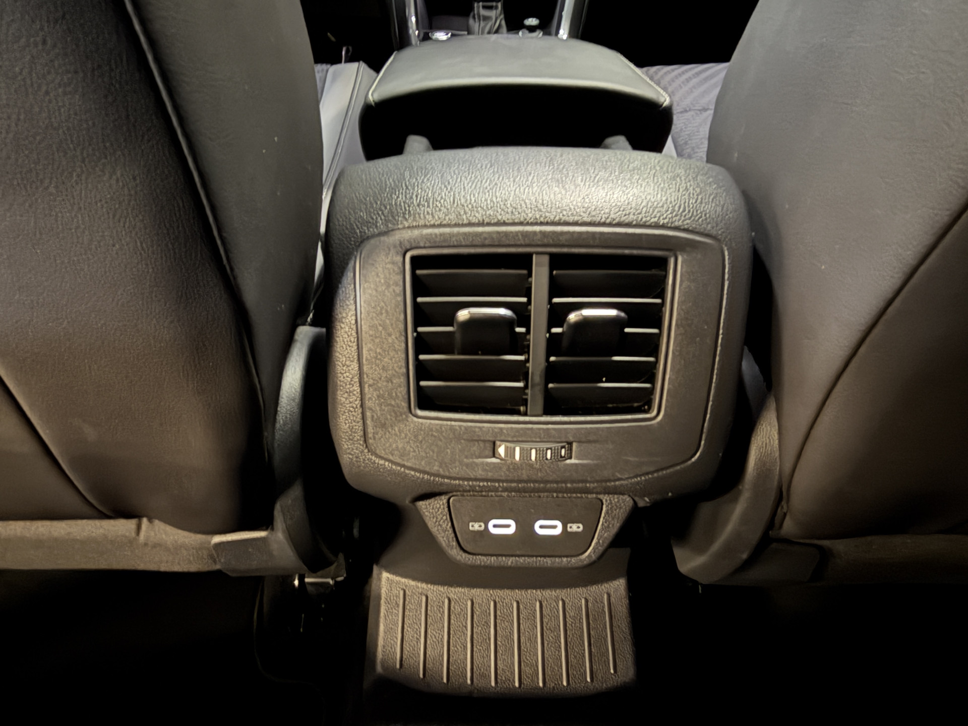 Volkswagen T-Roc 1.5 TSI Sport Business R | Pano | Camera | Stoelverw. | Adaptive cruise | Full LED | Dodehoeksensor