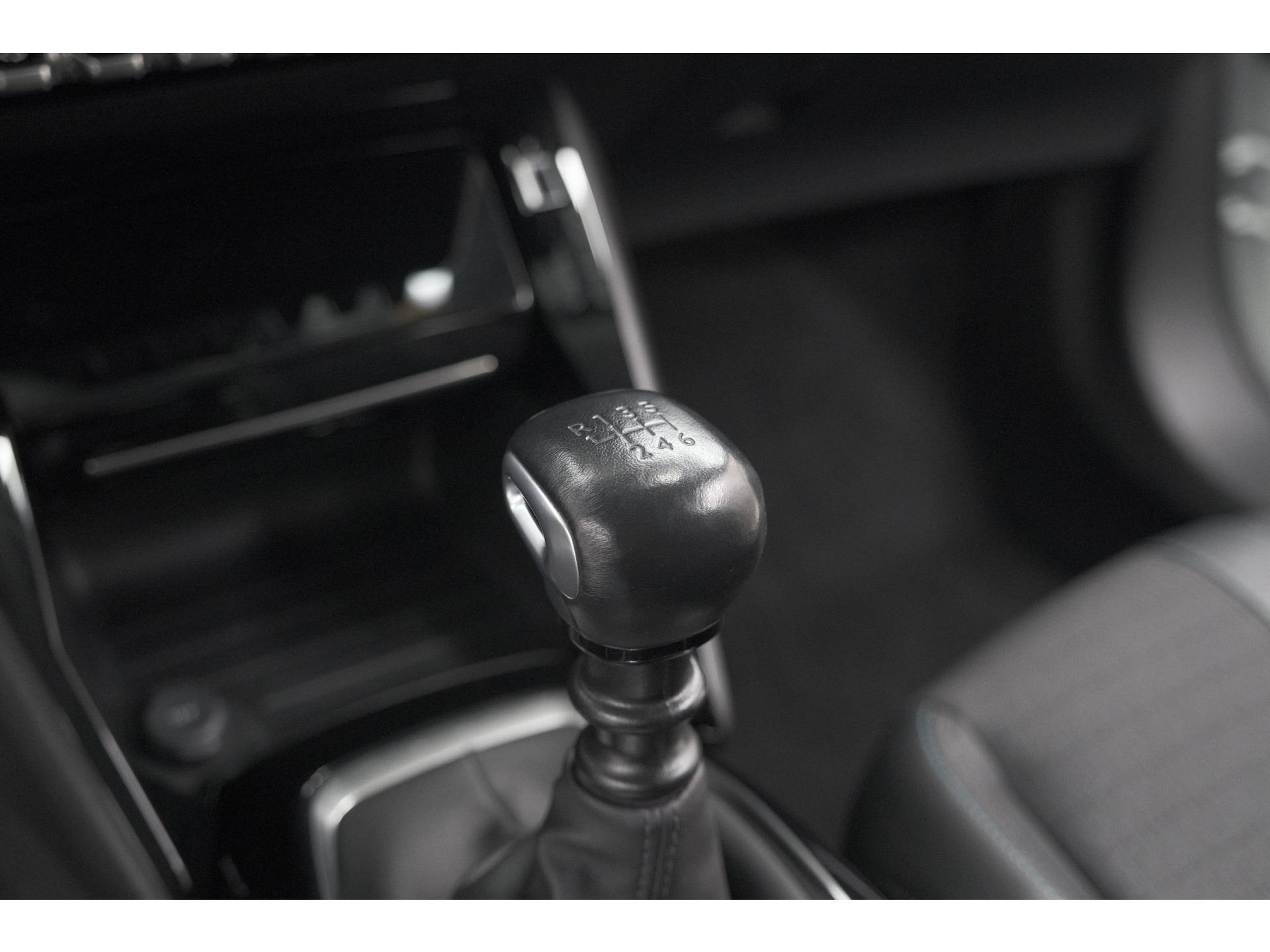 Peugeot 2008 PureTech 102 Allure Pack | Allseason Banden | Parkeersensoren | Apple Carplay