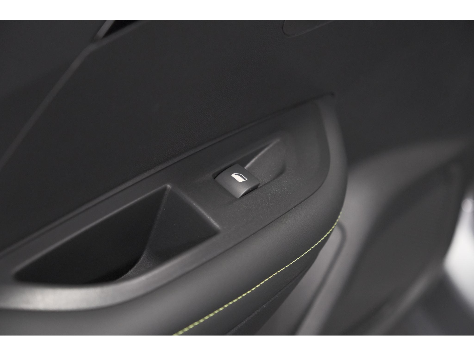 Peugeot 2008 Hybrid 145 e-DCS6 GT | Camera | Apple Carplay | Parkeersensoren