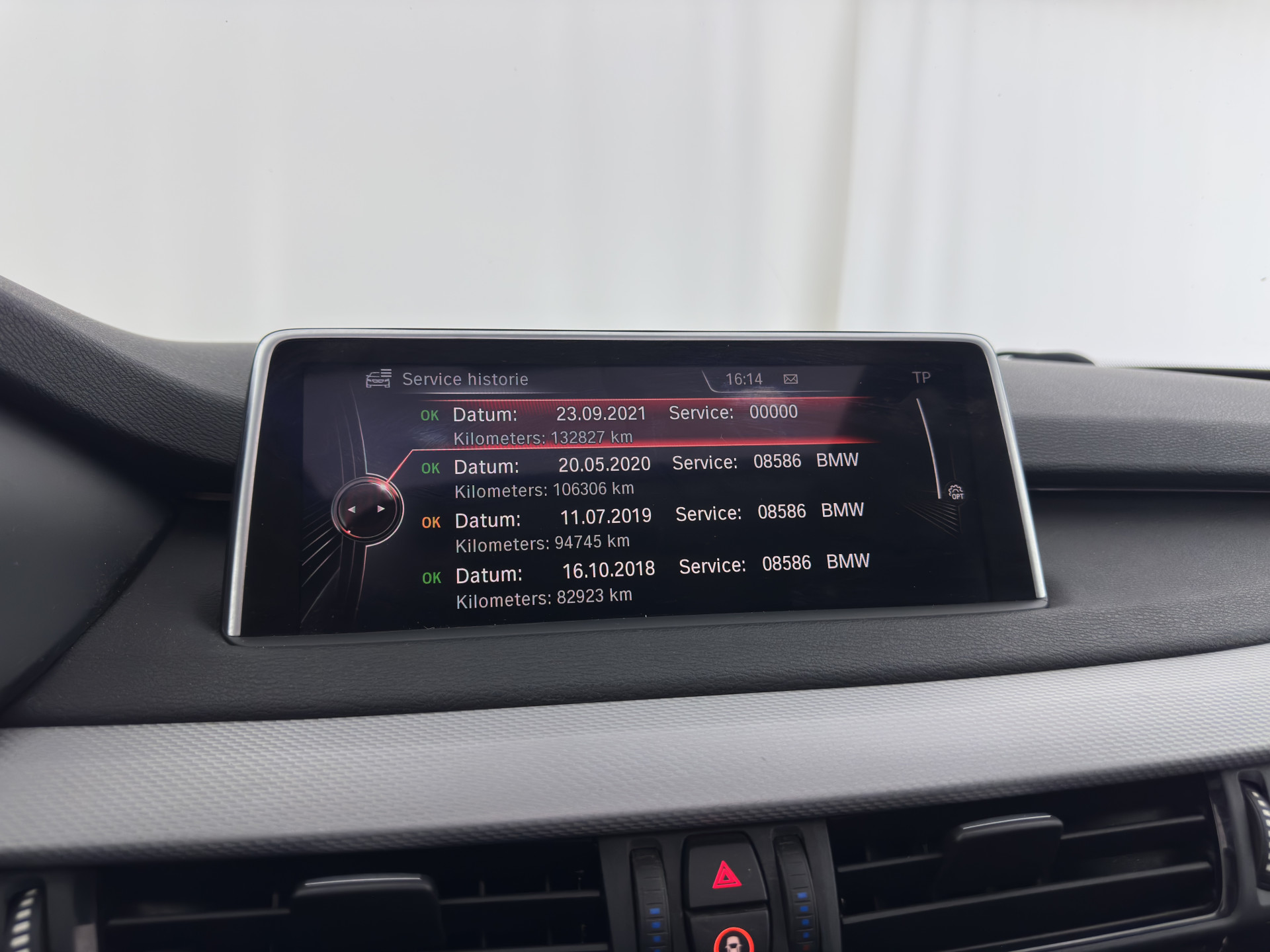 BMW X5 xDrive50i M-Sport High Executive [ 7-pers. ] Aut. *PANO | LUXURY-LEATHER | FULL-LED | HEAD-UP | MEMORY-PACK | DIGI-COCKPIT | KEYLESS | CAMERA | NAVI-FULLMAP | AMBIENT-LIGHT | HEATED-COMFORTSEATS | SHIFT-PADDLES | PRIVACY-GLASS | TOWBAR