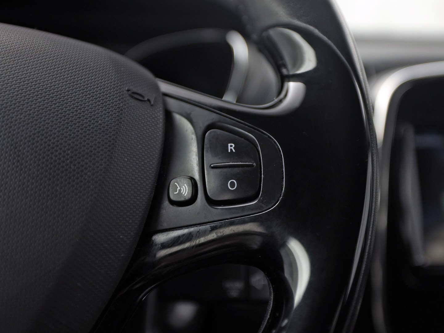 Renault Captur 0.9 TCe Dynamique Black Pack Automaat (NAP, NAVIGATIE, CLIMATE, GETINT GLAS, CAMERA, SPORTSTOELEN, CRUISE, ELEK PAKKET, NIEUWSTAAT)