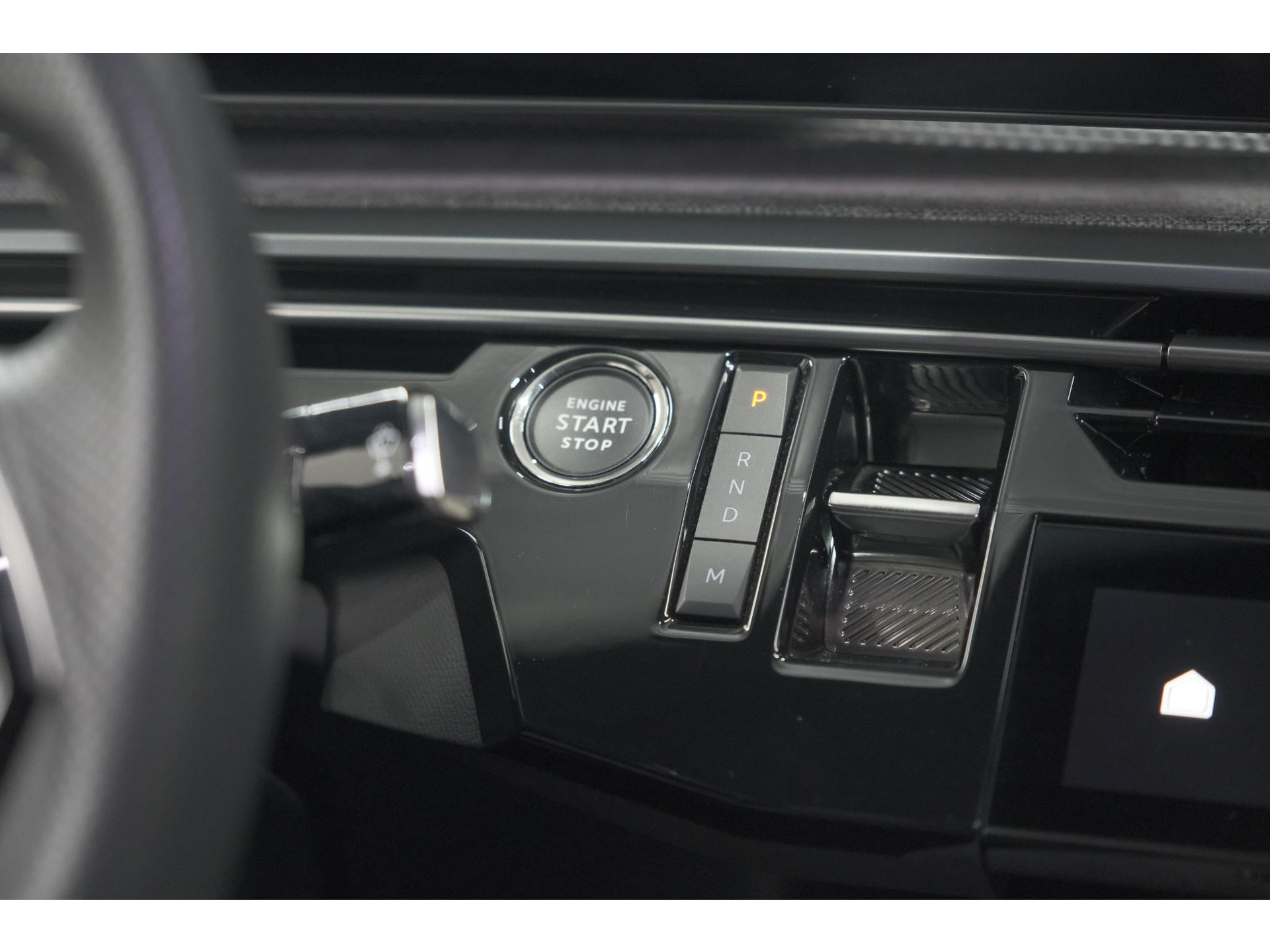 Peugeot 3008 1.2 Hybrid 136 GT | Panoramdak | 360 Camera | Stoelverwarming | Elektrische Kofferklep | Allseason Banden