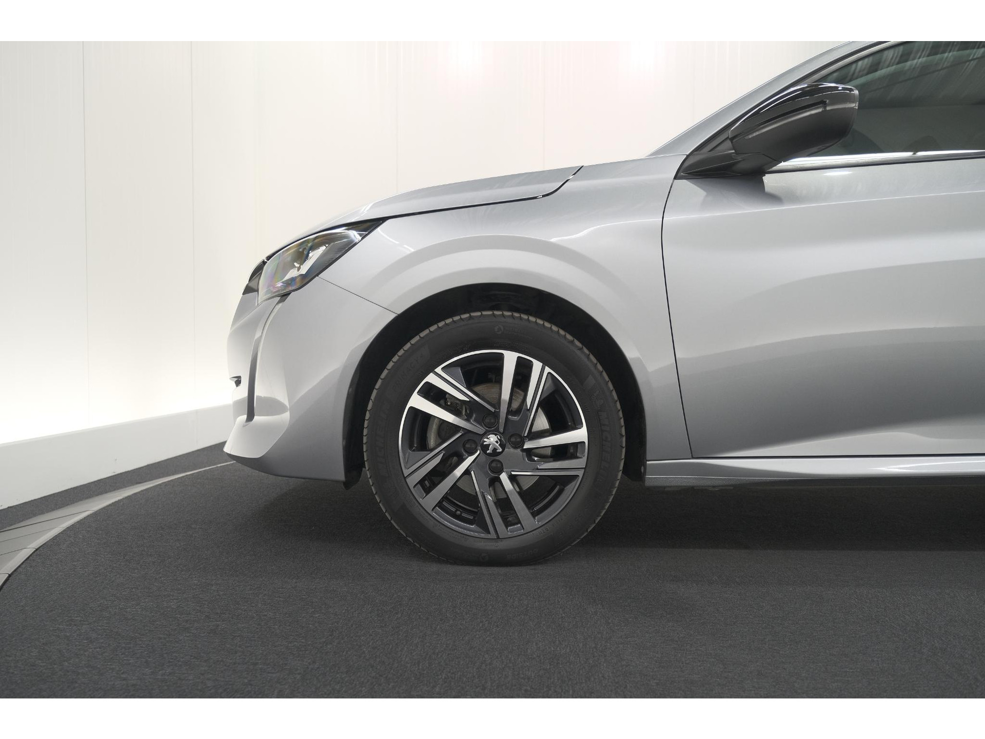 Peugeot 208 PureTech 100 EAT8 Allure Pack | Camera | Navigatie | Apple Carplay | Parkeersensoren