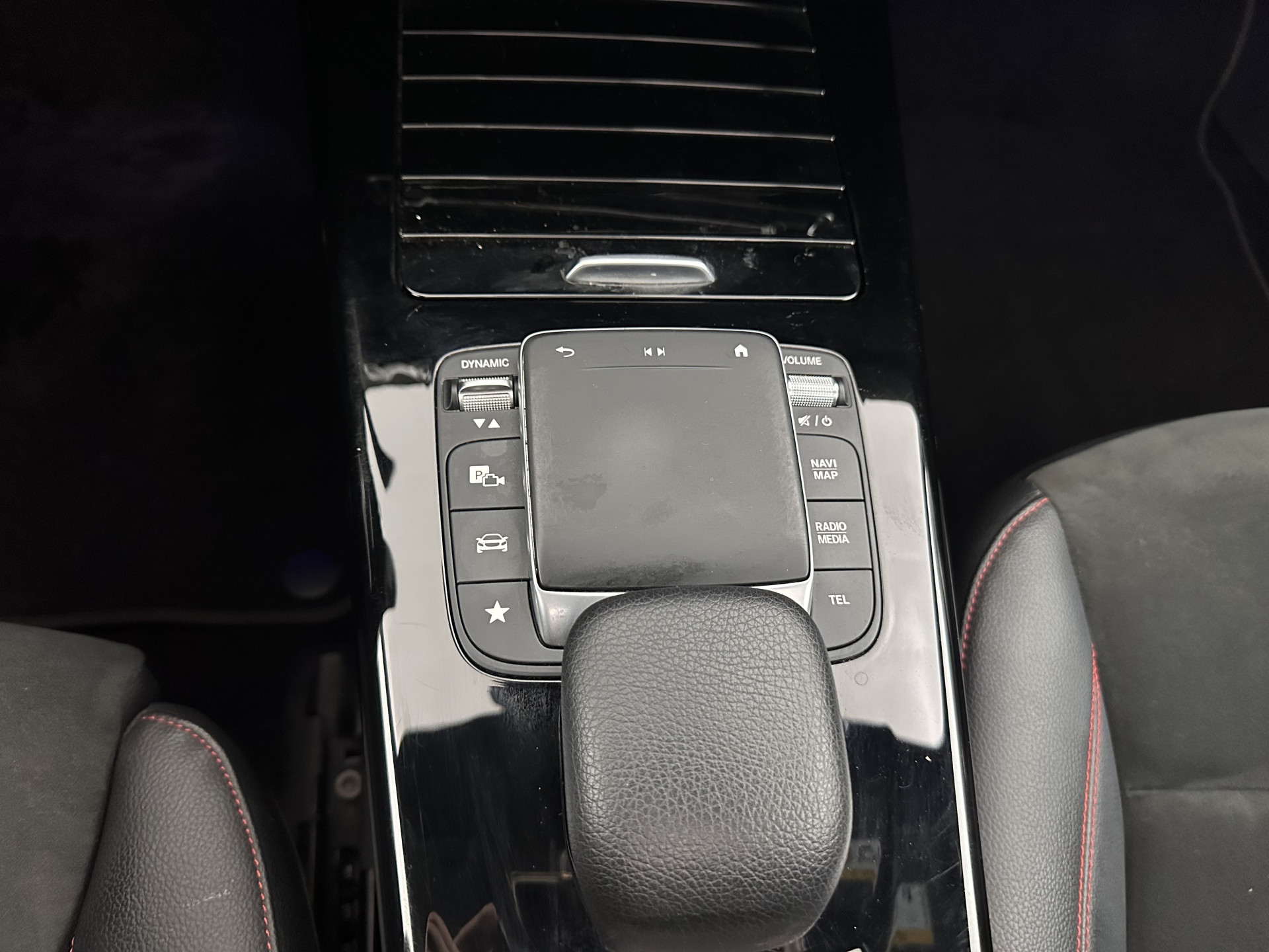 Mercedes-Benz CLA-klasse Shooting Brake 250 e AMG Line ( Plug-in ) (INCL.BTW) *PANO | LEATHER-MICROFIBRE | MULTIBEAM-LED | AMBIENT-LIGT | BLIND-SPOT | HEATED-SPORTSEATS | WIDE-SCREEN-DIGICOCKPIT | DAB+ | NAVI-FULLMAP | CAMERA | PRIVACY-GLASS | TOWBAR | 19