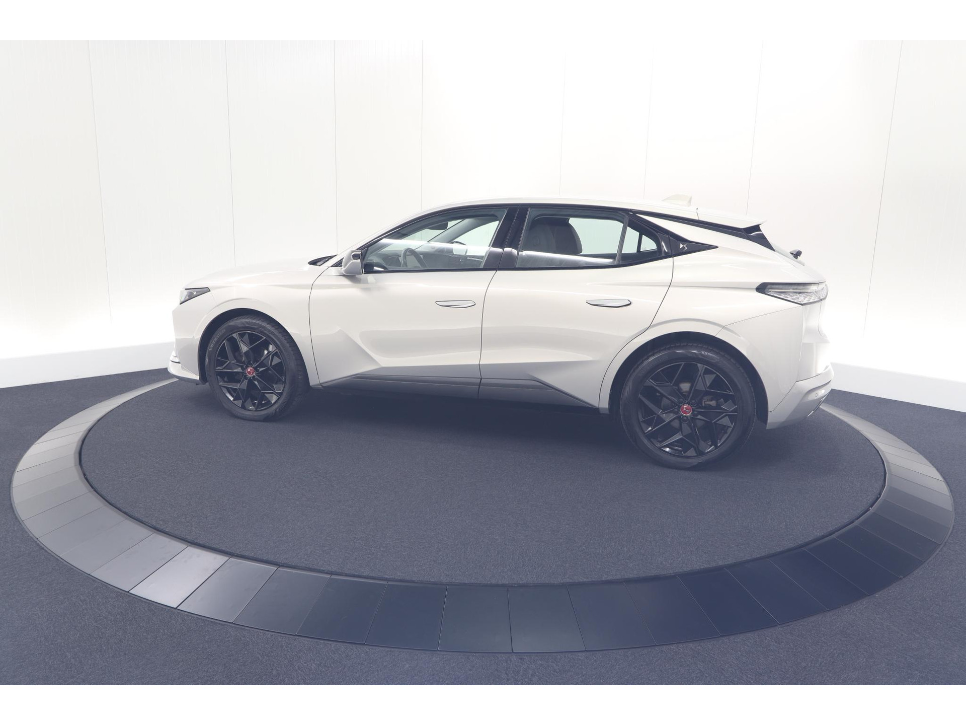 DS 4 PureTech 130 EAT8 Performance Line | Camera | Apple Carplay | Alcantara® bekleding | Parkeersensensoren