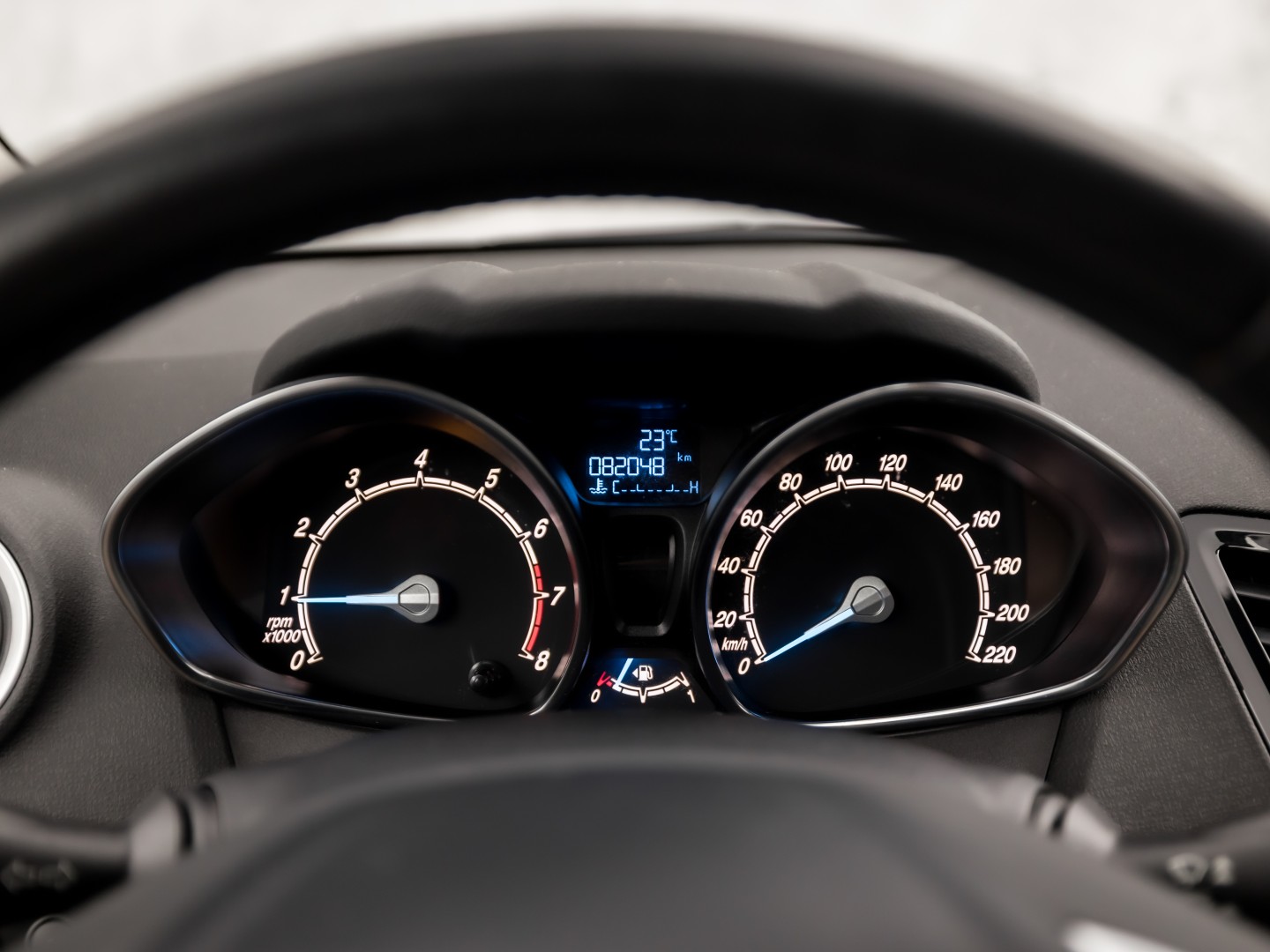 Ford Fiesta 1.0 EcoBoost Titanium Sport 101Pk (NAVIGATIE, 1e EIGENAAR, CLIMATE, STOELVERWARMING, SPORTSTOELEN, GETINT GLAS, CRUISE, PARKEERSENSOREN, TREKHAAK, LM VELGEN, NIEUWSTAAT)