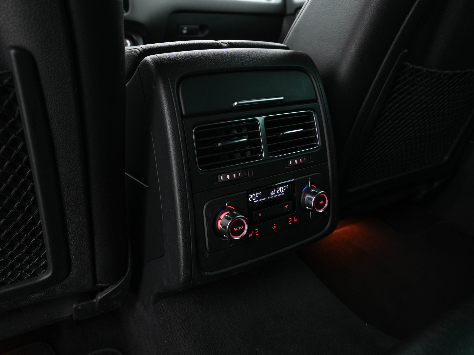 Volkswagen Touareg 3.0 TDI R-line-Sportpack AWD Aut. *FULL-LEATHER | BI-XENON | MEMORY-PACK | DYNAUDIO | AIR-SUSPENSION | NAVI-FULLMAP | COMFORT-SEATS  | ECC | HEATED-SEATS | PDC | CRUISE | TOWBAR | 21''ALU*