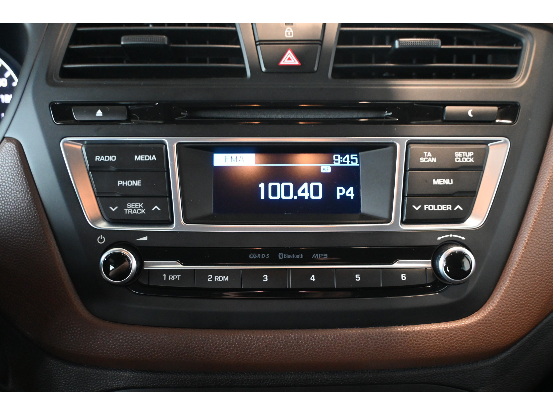 Hyundai i20 1.2 HP i-Motion Nap! Airco Cruise control Trekhaak Rijklaarprijs Inruil Mogelijk!