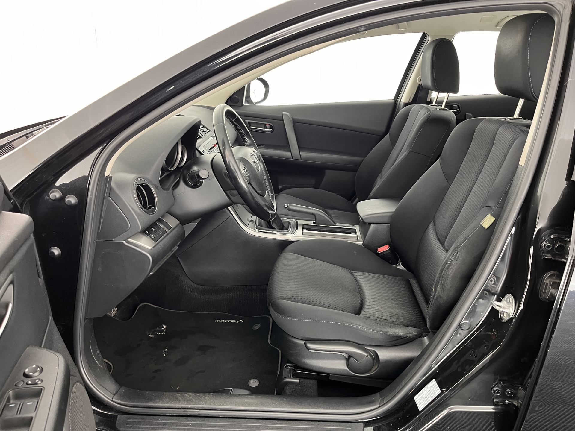 Mazda 6 Sportbreak 2.2 CiTD Business *AIRCO | CRUISE | COMFORT-SEATS | RADIO-CD/MP3 | 16''ALU*