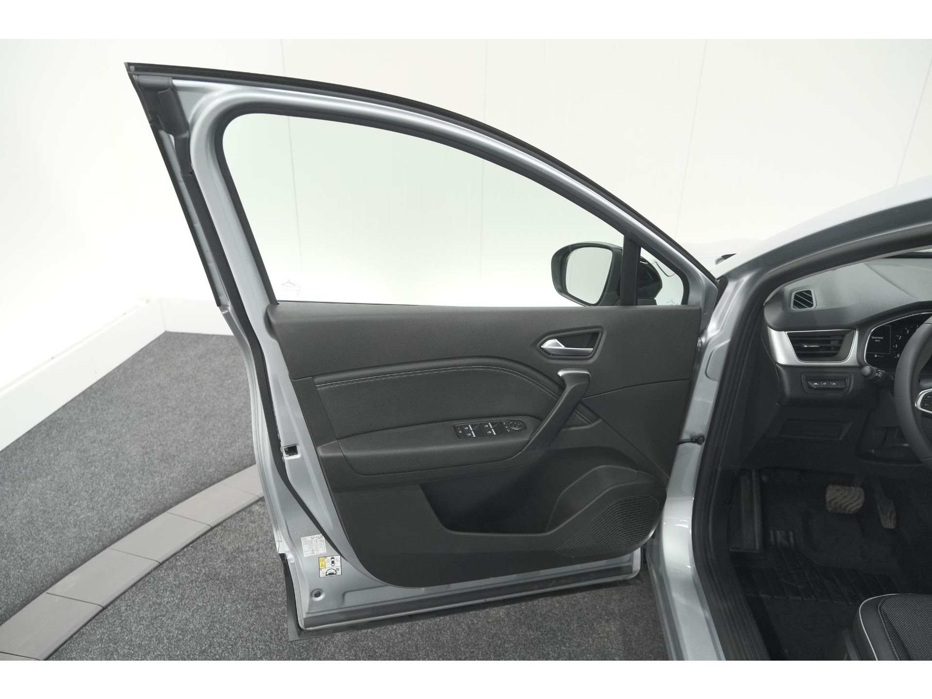 Renault Captur Mild Hybrid 140 EDC Techno | Camera | 9.3 Inch Groot Scherm | Stoelverwarming | Apple Carplay