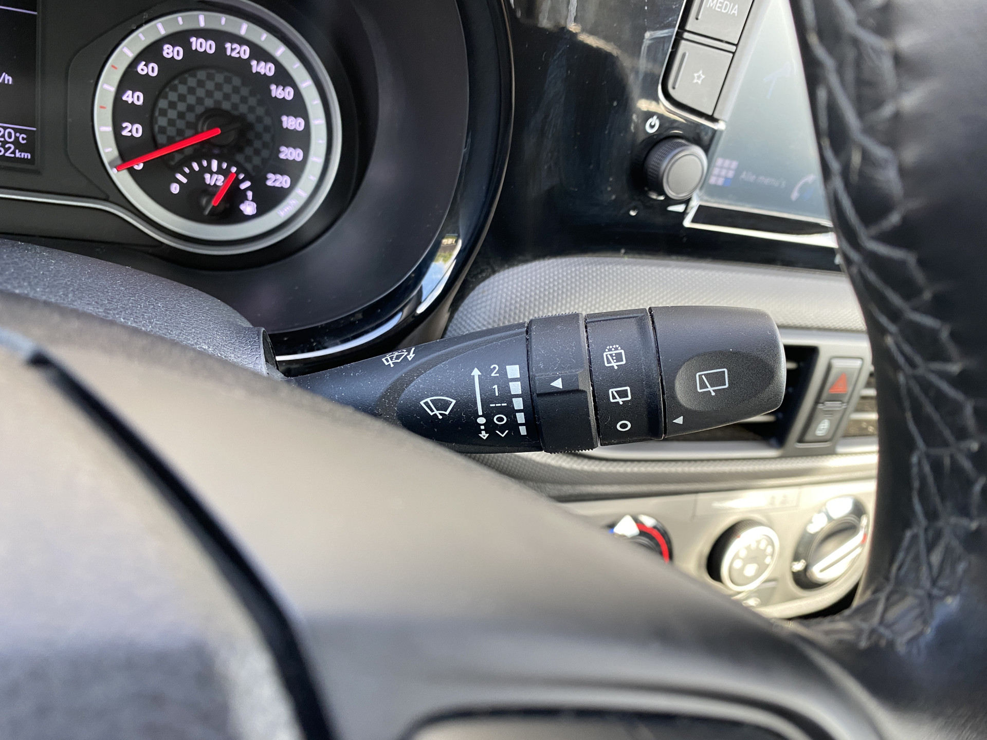 Hyundai i10 1.0 Comfort | 1e eigenaar | airco | apple carplay | cruise control | all season banden | dab | apk t/m 6-2028