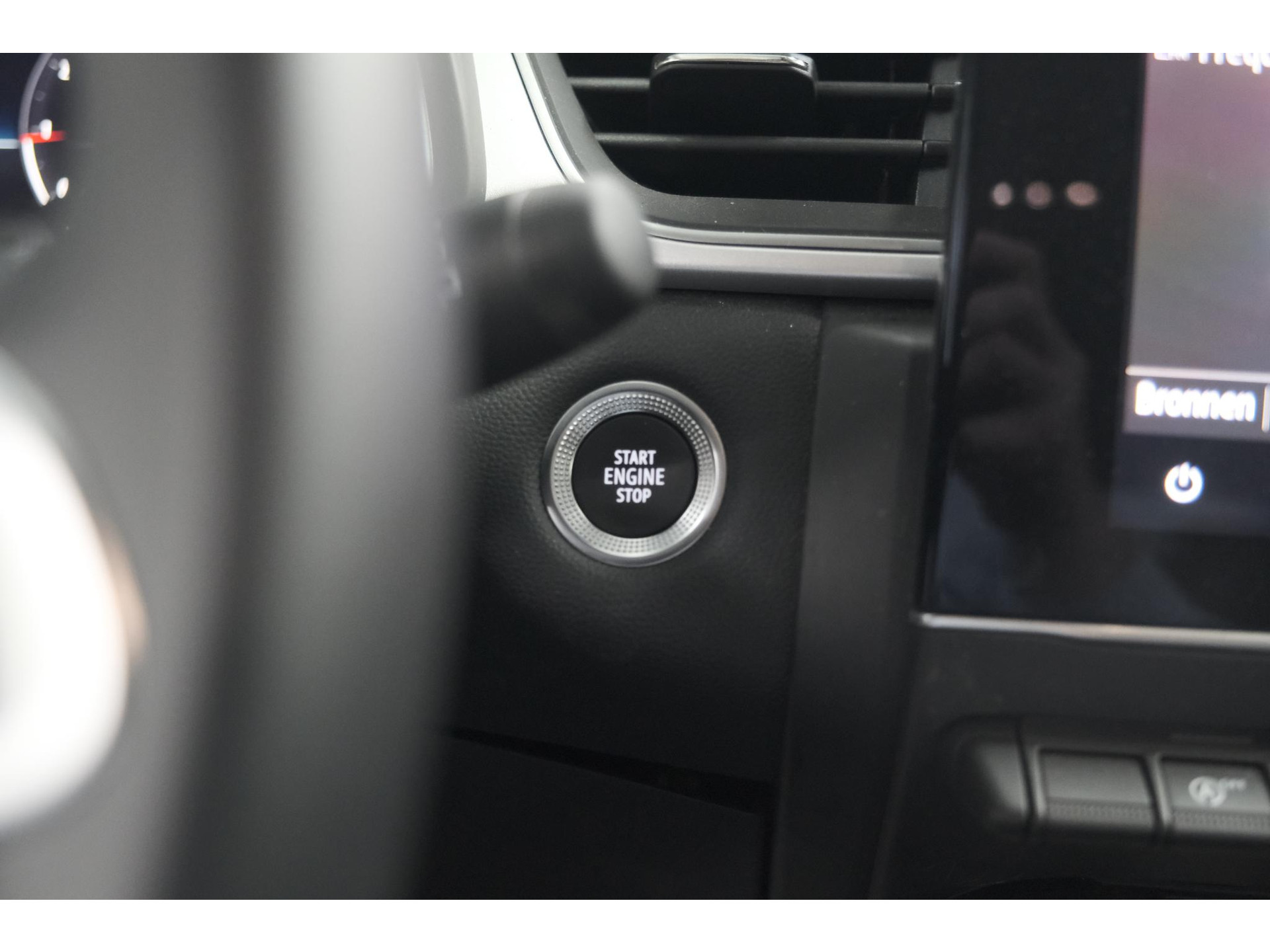 Renault Captur Mild Hybrid 140 EDC Techno | 360 Camera | 9.3 Inch Navigatie | Apple Carplay | 18 Inch Lichtmetalen Velgen