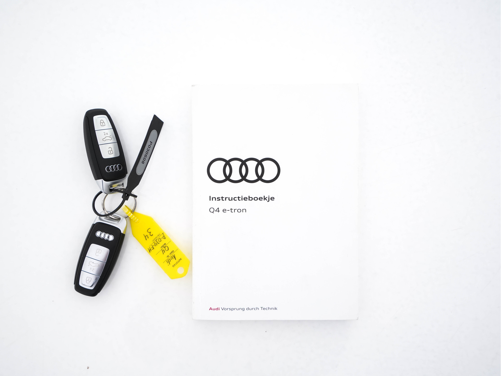 Audi Q4 e-tron 40 Launch edition Advanced Plus 77 kWh (3-Fase-11 kW) {SOH-93%} (INCL-BTW) *HEATPUMP | ADAPT-CRUISE | MATRIX-LED | NAVI-FULLMAP | KEYLESS | CAMERA | DIGI-COCKPIT | DAB | AMBIENT-LIGHT | HEATED-SPORTSEATS | SHIFT-PADDLES | PRIVACY-GLASS | 19