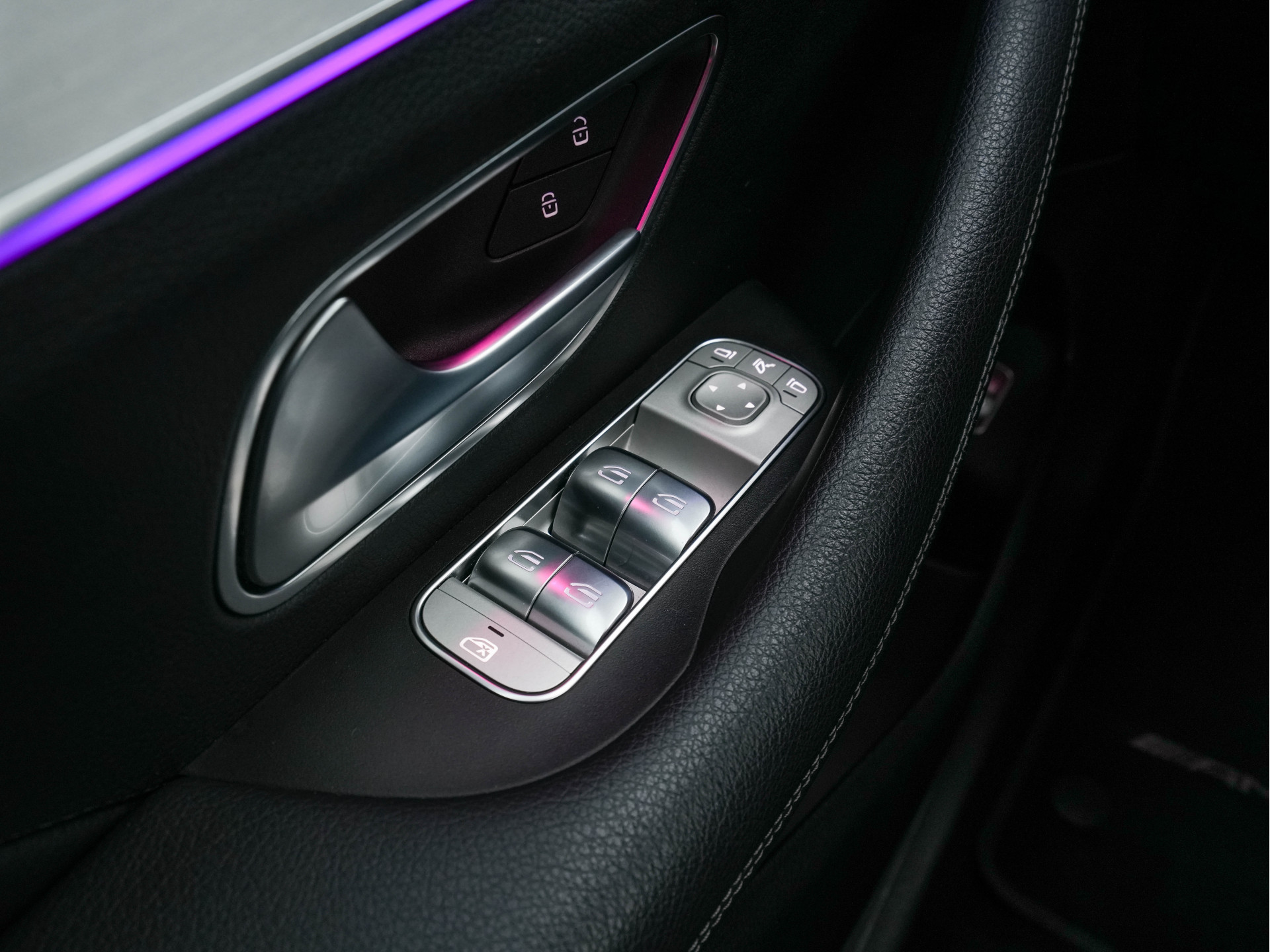 Mercedes-Benz GLE-klasse 350 de 4MATIC AMG-Line Premium (Plug-in) (INCL-BTW) *LEATHER | BURMESTER-AUDIO | FULL-LED | WIDESCREEN-COCKPIT | AMBIENT-LIGHT | NAVI-FULLMAP | HEATED-SPORTSEATS | DAB | SHIFT-PADDLES | PRIVACY-GLASS | CAMERA | 20"ALU*