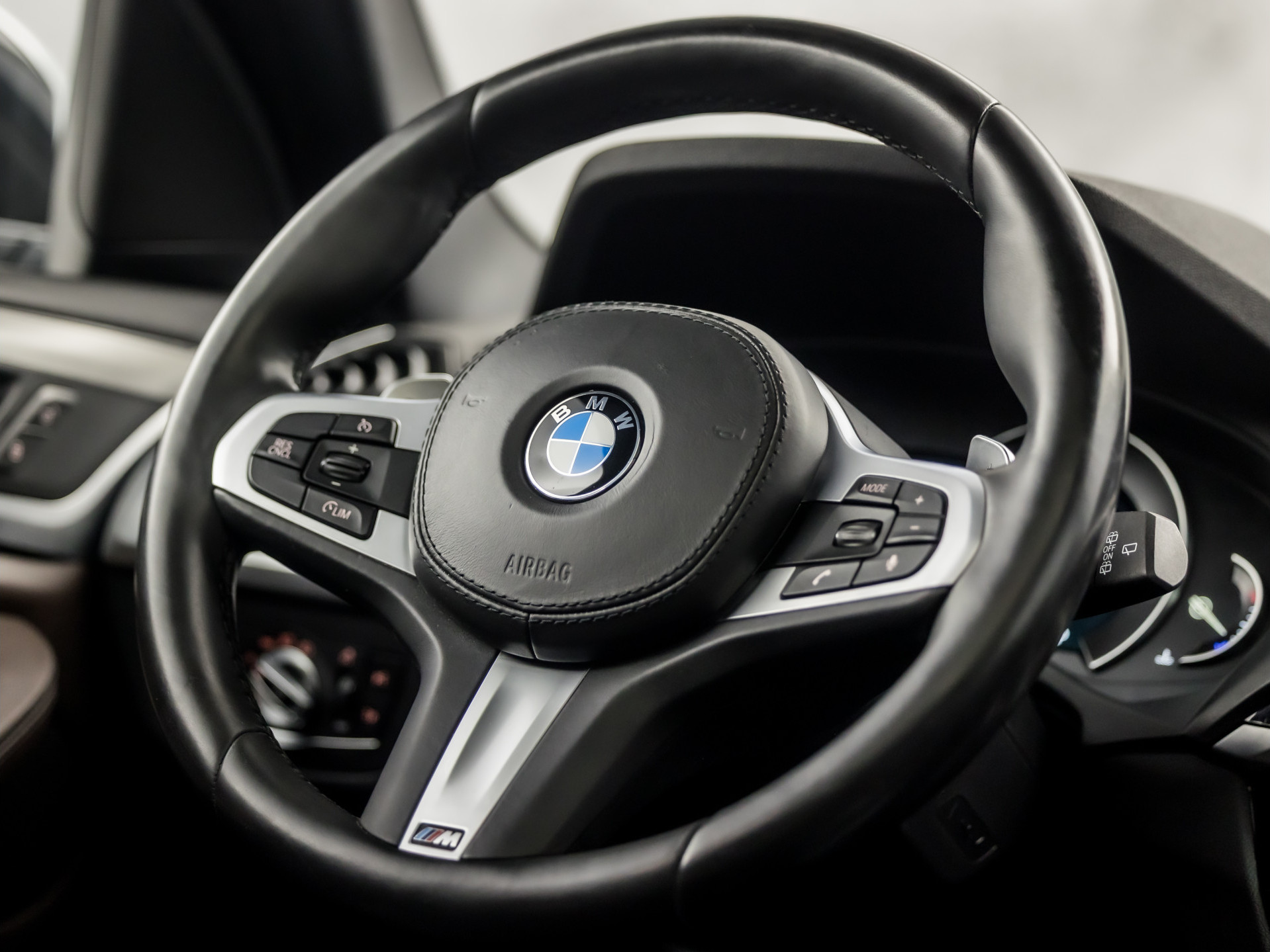 BMW X3 xDrive20i M Sport High Executive (PANORAMADAK, M PAKKET, GROOT NAVI, BRUIN LEDER, STOELVERWARMING, SPORTSTOELEN, CAMERA, ELEK ACHTERKLEP, SFEERVERLICHTING, NIEUWSTAAT)