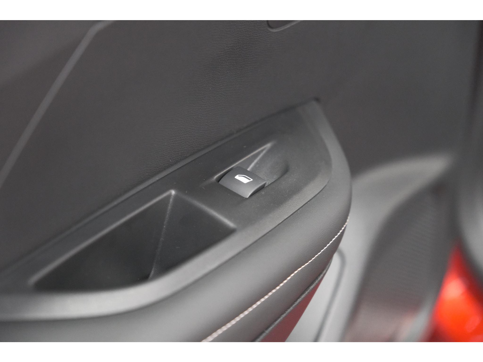 Peugeot 2008 Hybrid 145 e-DCS Allure | 360 Camera | Adaptieve Cruise Control | Navigatie | Dodehoekdetectie