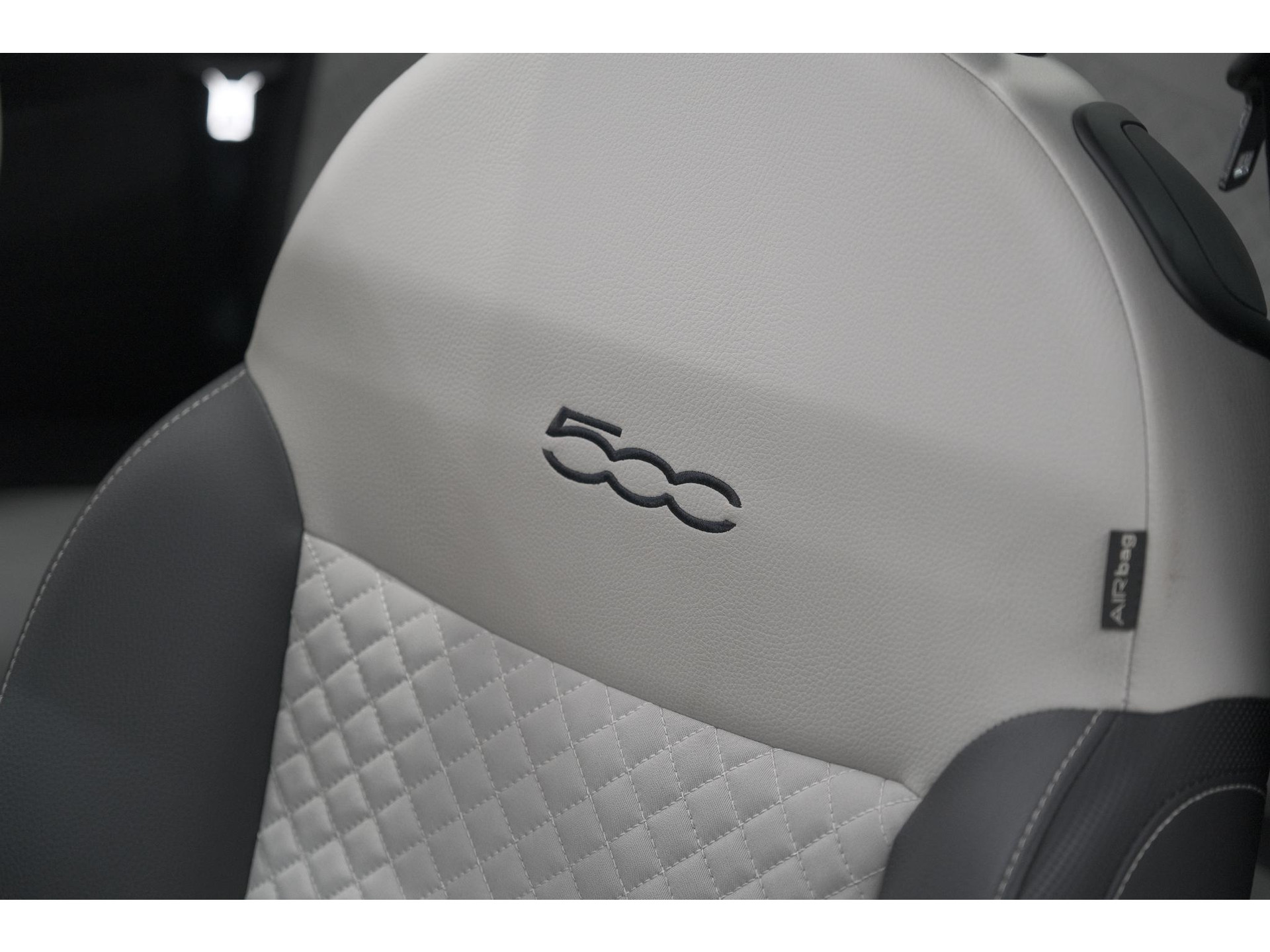Fiat 500 C 1.0 Hybrid Dolcevita | Elektrisch Vouwdak | Apple Carplay | Parkeersensoren | Climate Control