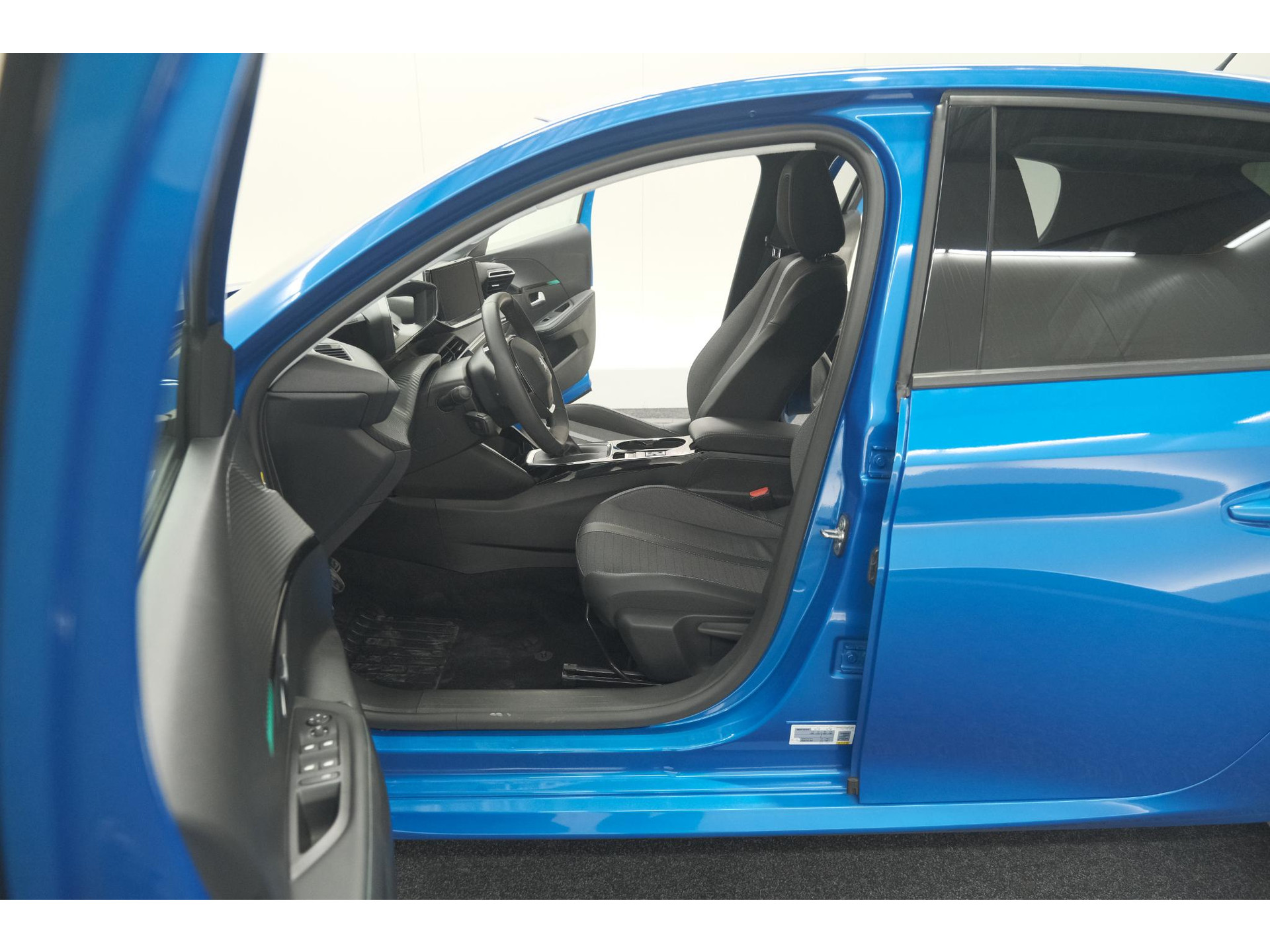Peugeot 208 PureTech 100 Allure | Stoelverwarming | Adaptieve Cruise Control | Camera | Apple Carplay