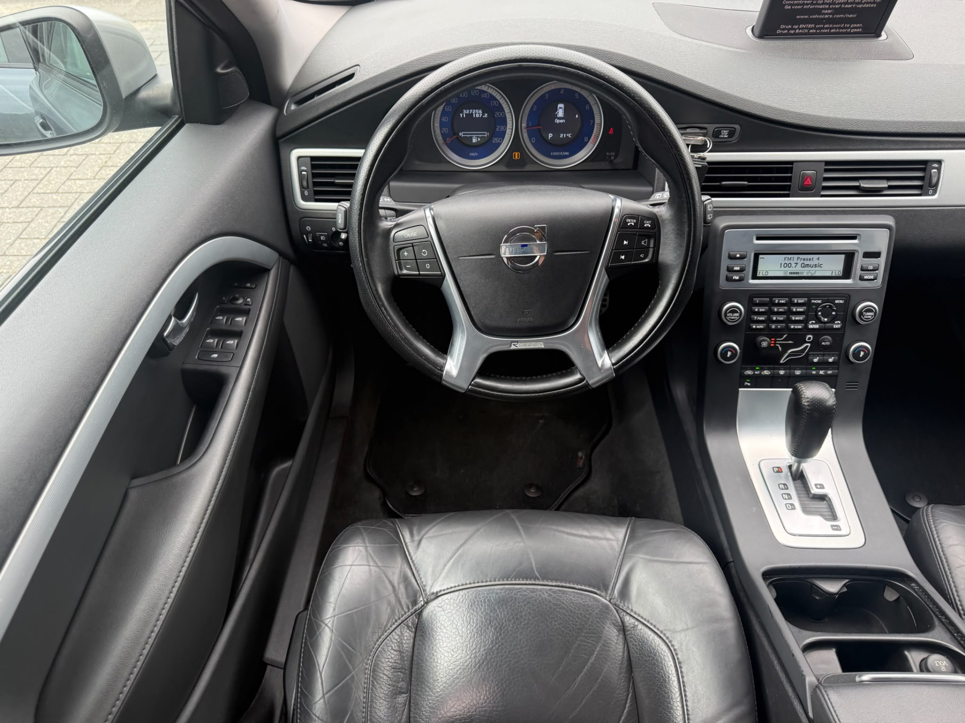 Volvo V70 2.0T R-Edition | 3E EIGENAAR | AUTOMAAT | LEDER | NAVI | XENON | CRUISE | TREKHAAK |