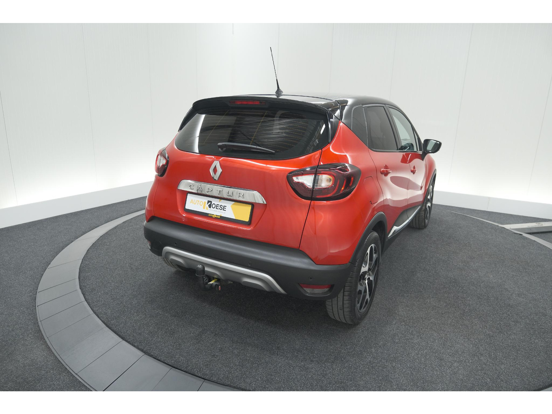 Renault Captur TCe 120 EDC Intens | Trekhaak | Camera | Navigatie | Parkeersensoren