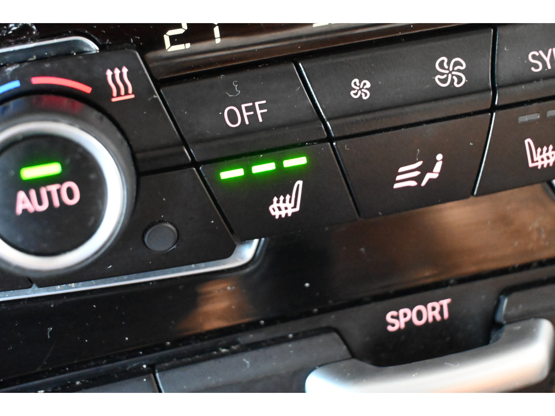 BMW 2-serie Active Tourer 218i High Executive Nap Clima Cruise Panoramadak Trekhaak PDC Navigatie LED Stoelverwarming Inruil Mogelijk!