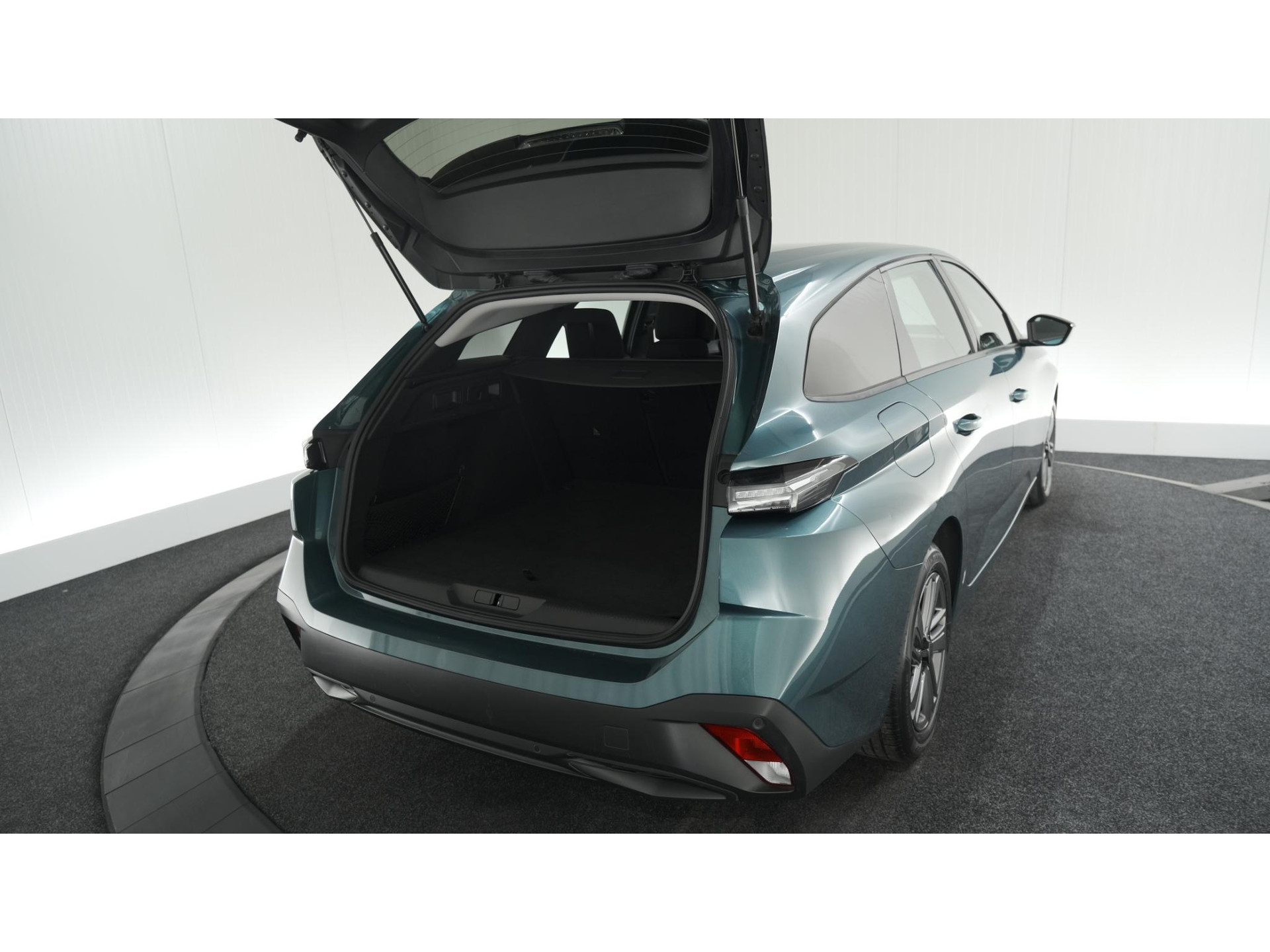 Peugeot 308 SW PureTech 130 EAT8 Active Pack | Automaat | Apple Carplay | Parkeersensoren | Navigatie