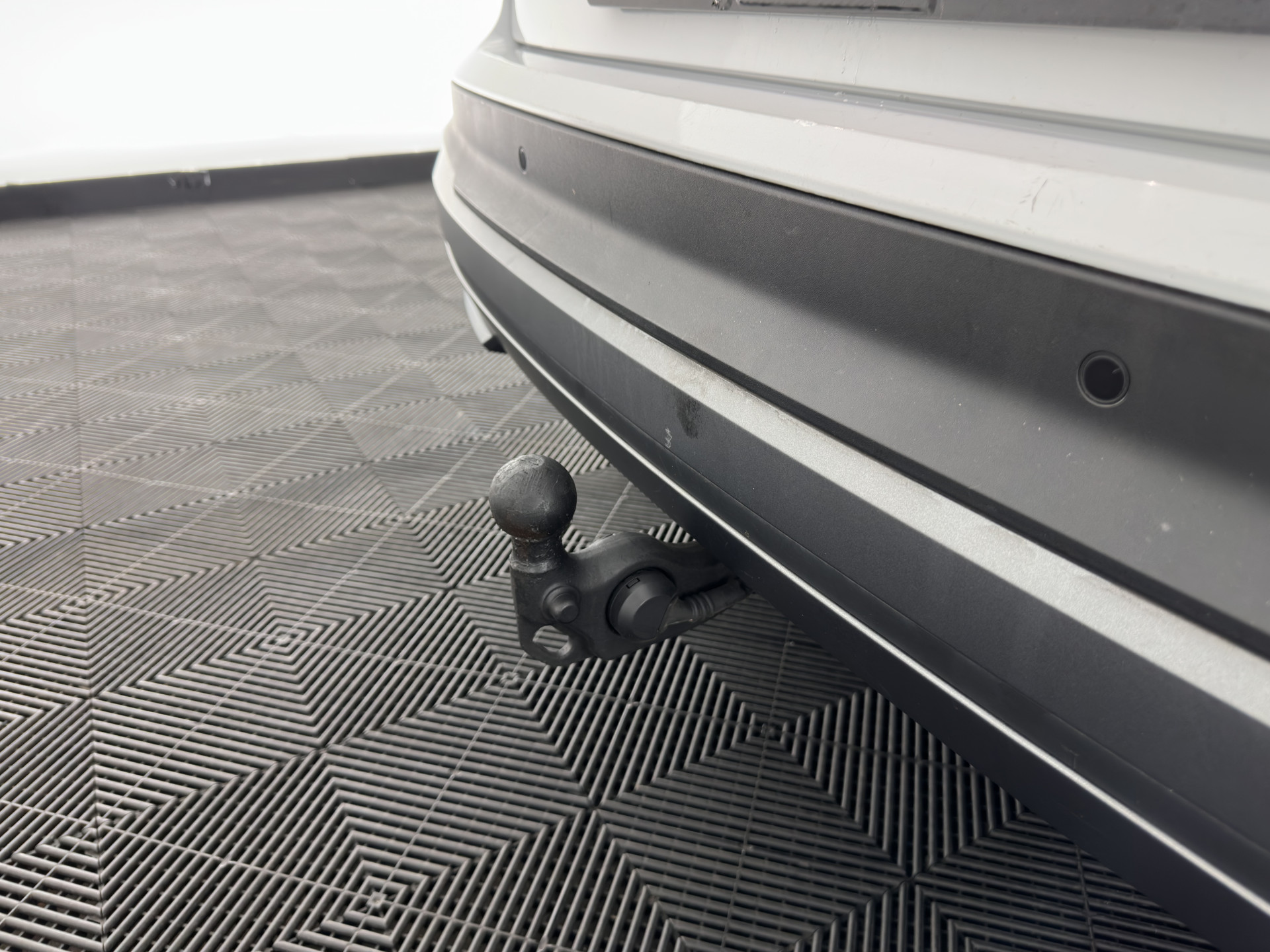 ŠKODA Enyaq iV 80 {SOH-90%} [ 3-Fase ] (INCL-BTW) *LEATHER-FABRIC | FULL-LED | DIGI-COCKPIT | CAMERA | KEYLESS | NAVI-FULLMAP | AMBIENT-LIGHT | ECC | HEATED-COMFORTSEATS | DAB+ | PDC | CRUISE | CARPLAY | TOWBAR | 19"ALU*