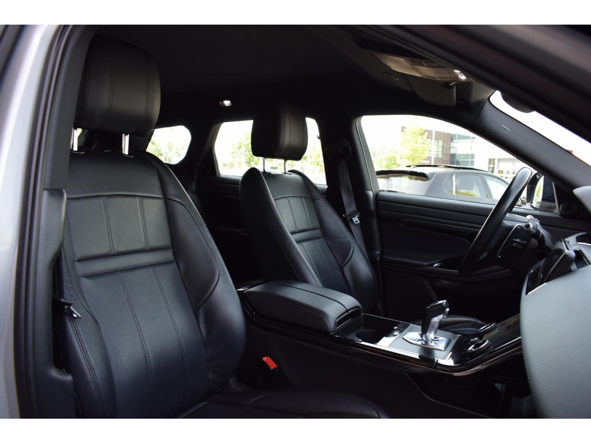 Land Rover Range Rover Evoque 1.5 P300e AWD SE | R-Dynamic | Trekhaak | Leer | Camera