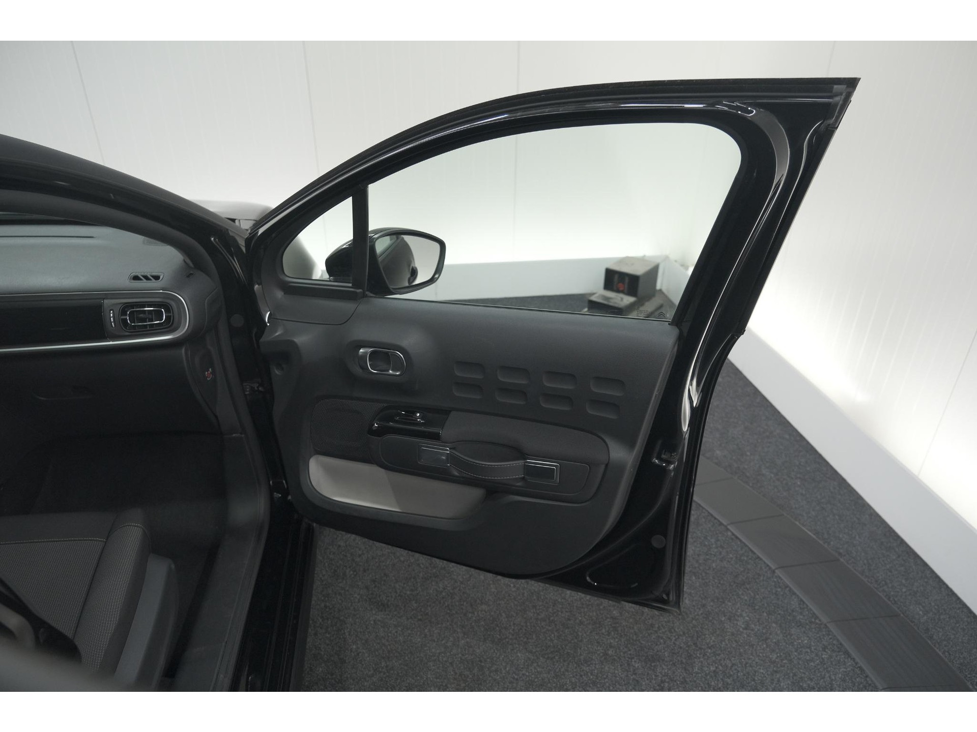 Citroen C3 PureTech 110 EAT6 Max | Apple Carplay | Parkeersensoren | Climate Control | 16 Inch Lichtmetalen Velgen