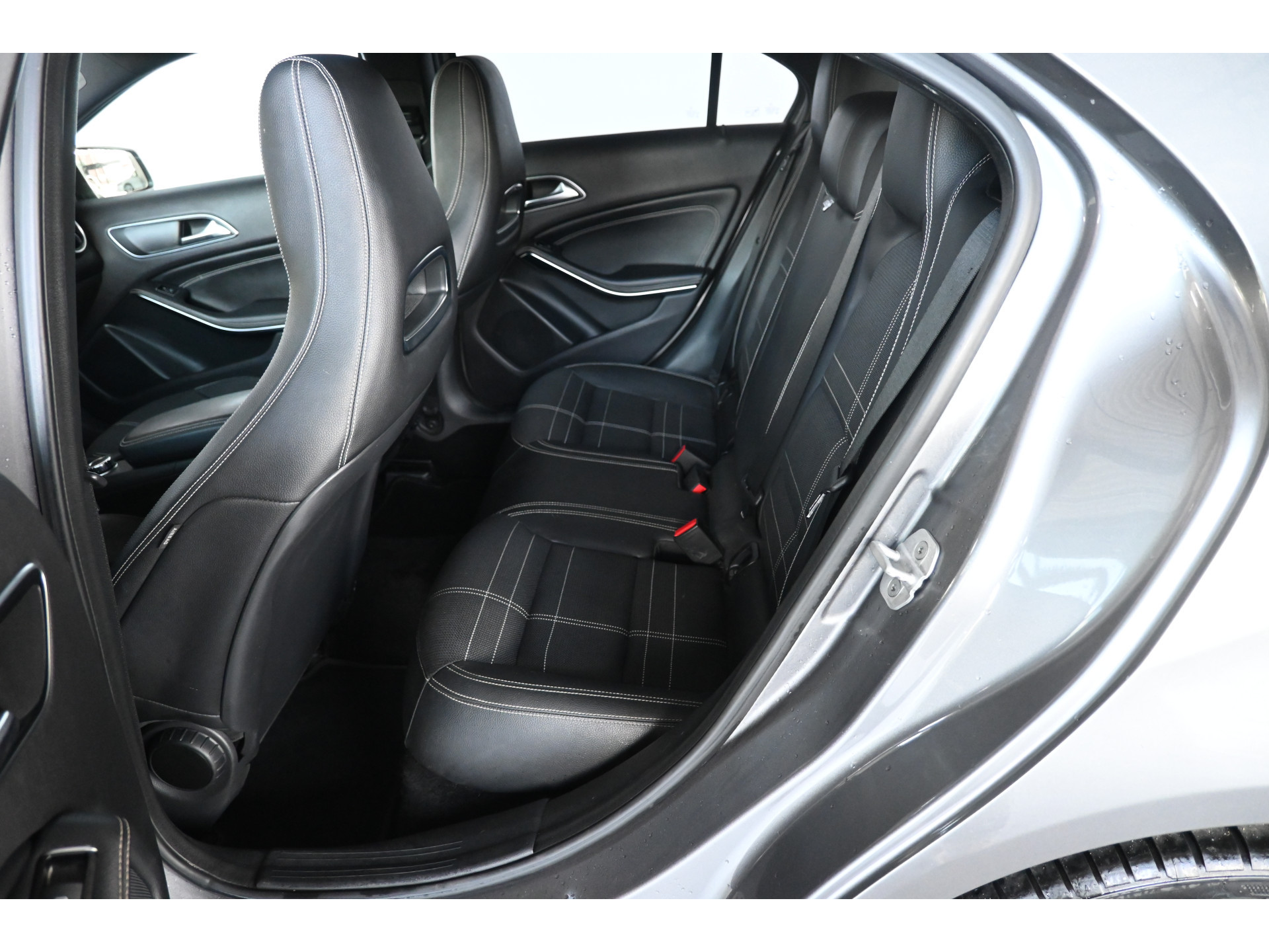 Mercedes-Benz A-klasse 180 CDI AMG Automaat Airco Navigatie Stoelverwarming Rijklaarprijs Inruil Mogelijk!