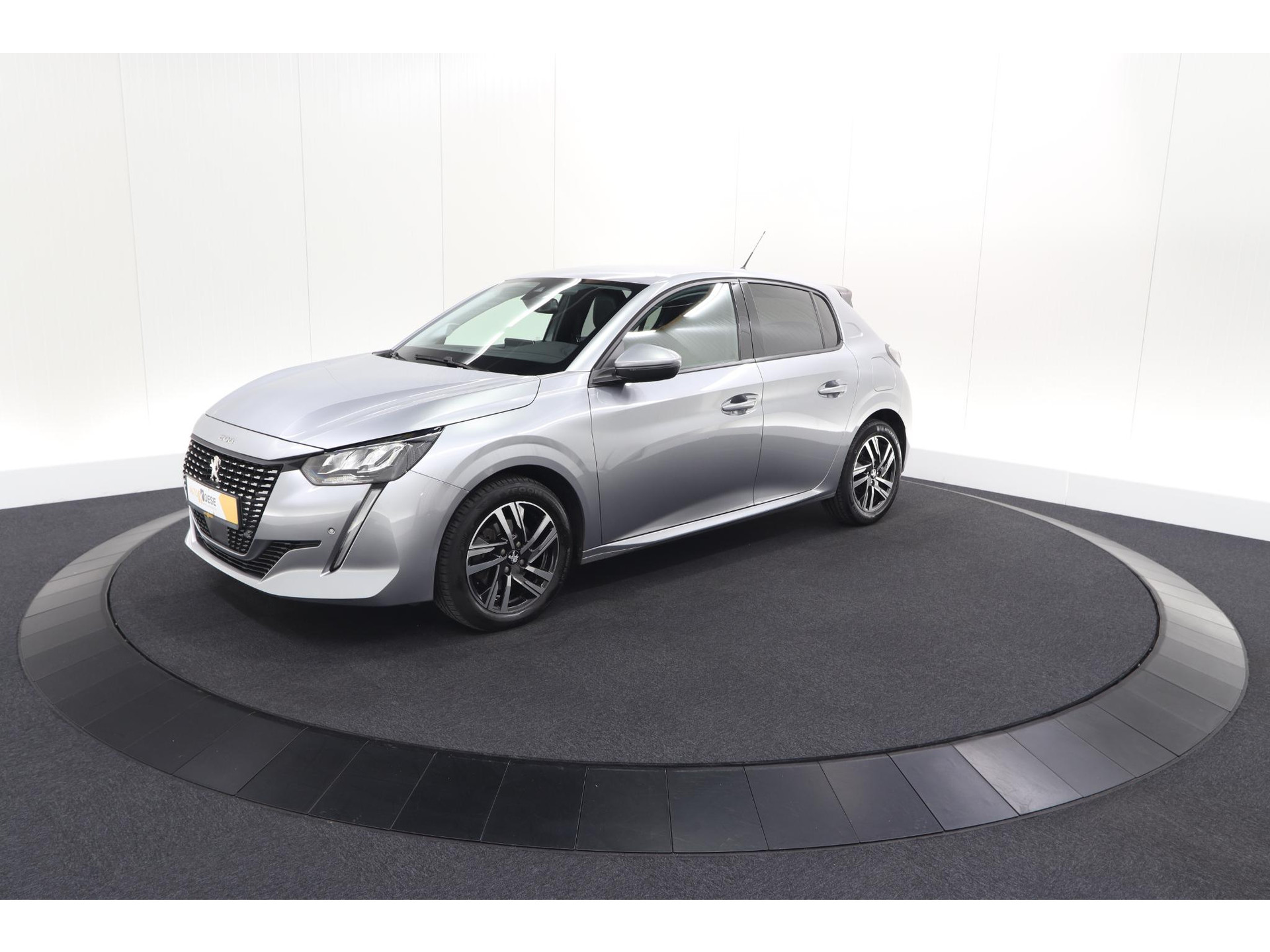 Peugeot 208 PureTech 100 EAT8 Allure | Adaptieve Cruise control |  Camera | Parkeersensoren voor + achter | Navigatie | Apple Carplay