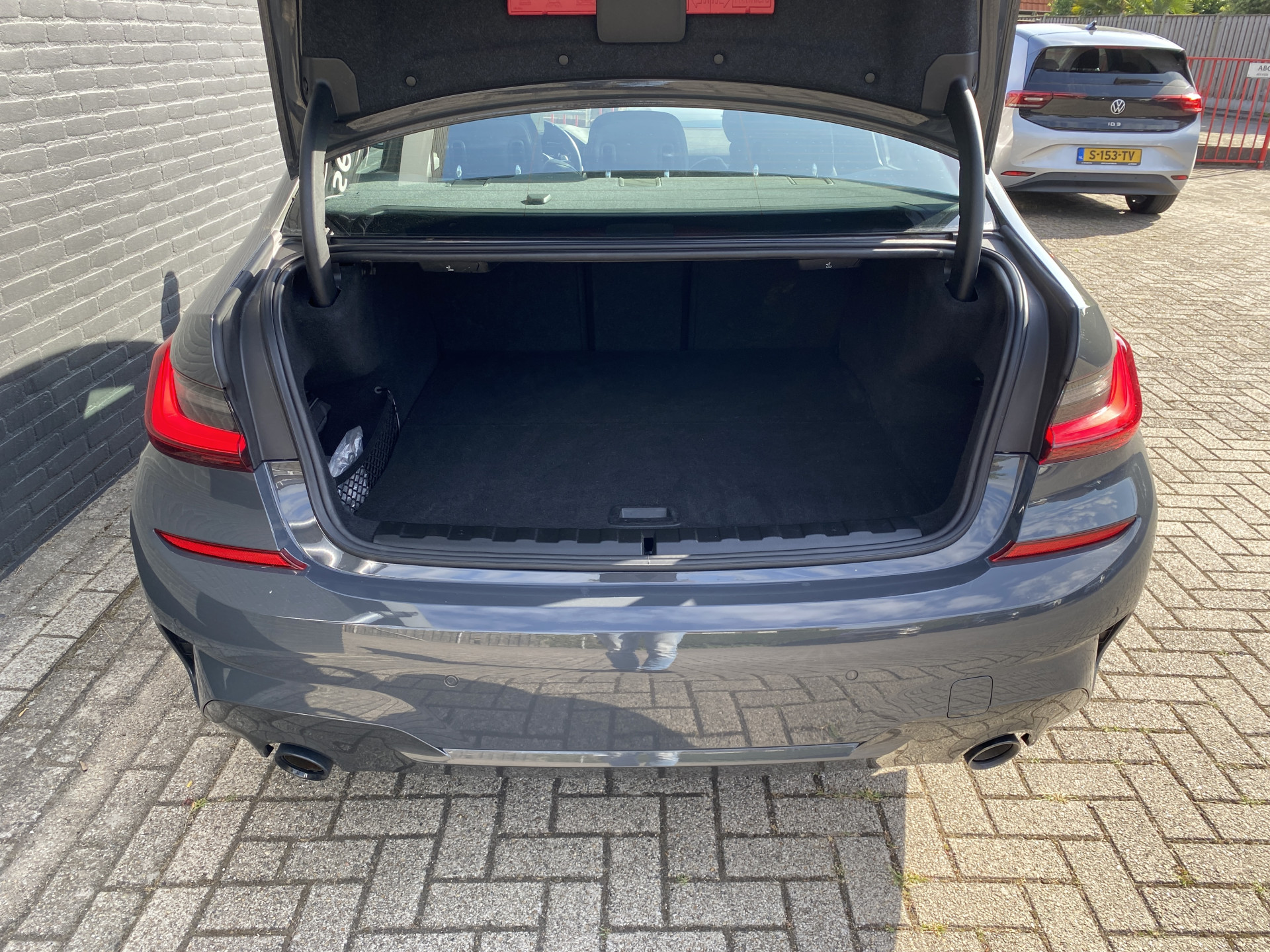 BMW 3-serie 330e High Executive M-Sport | 1e eigenaar | dealer onderh. | schuifdak | leder sportstoelen | camera | BTW auto