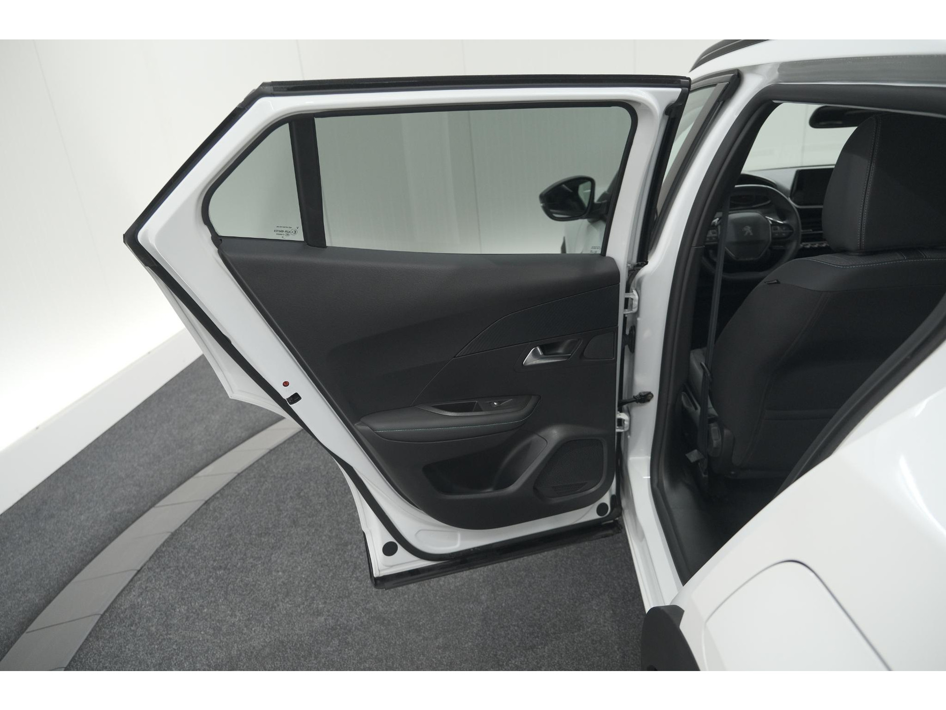 Peugeot 2008 PureTech 102 Allure Pack | Allseason Banden | Parkeersensoren | Apple Carplay