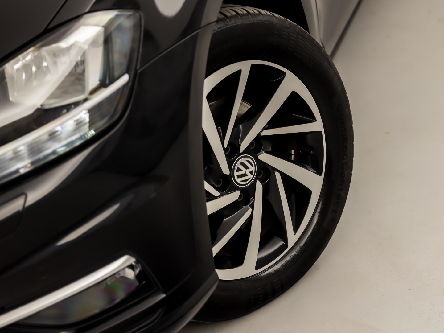 Volkswagen Golf 1.0 TSI Sportline (APPLE CARPLAY, GROOT NAVI, CLIMATE, STOELVERWARMING, SPORTSTOELEN, LM VELGEN, GETINT GLAS, PARKEERSENSOREN, NIEUWSTAAT)