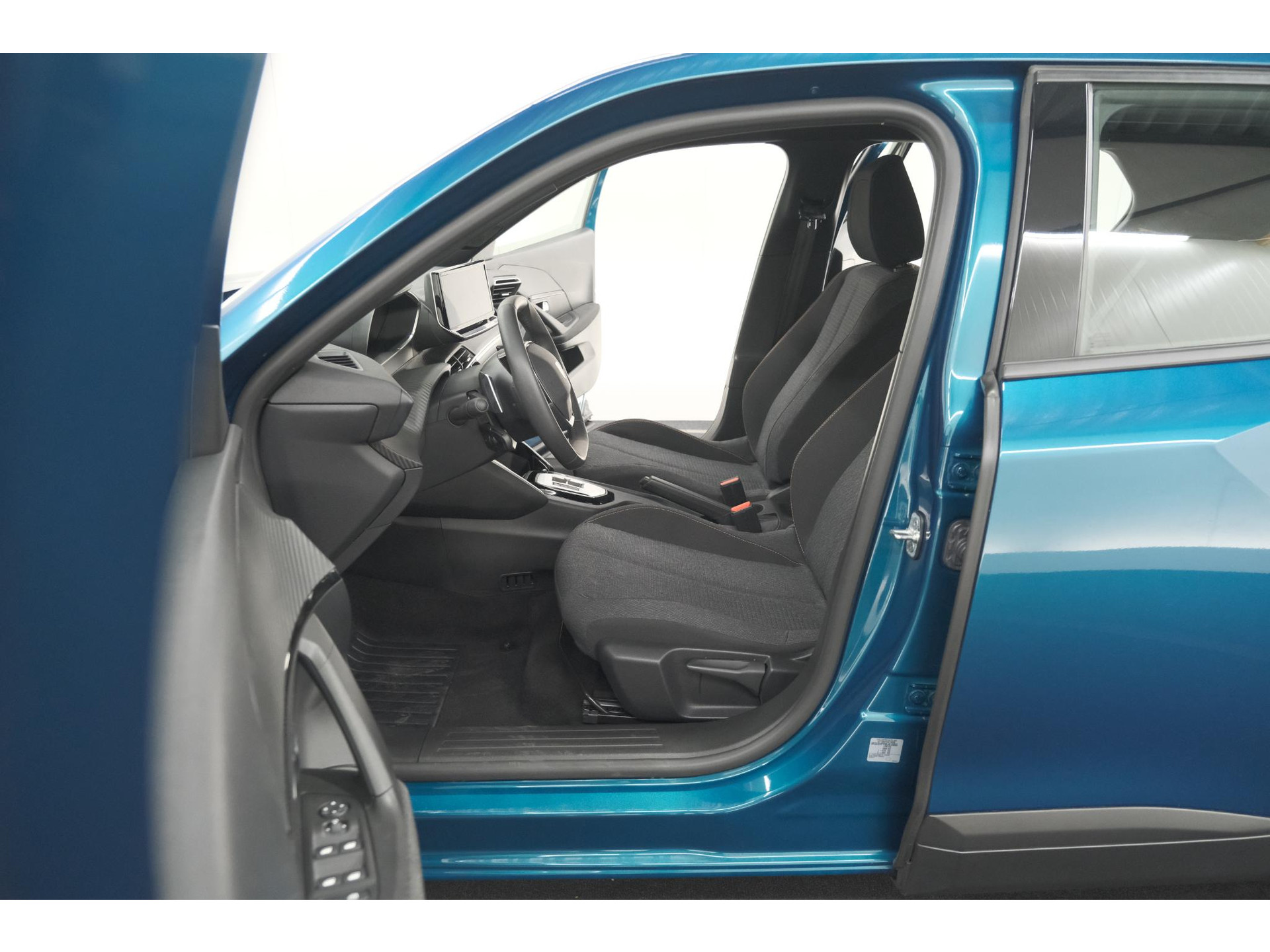 Peugeot 2008 Hybrid 136 e-DCS6 Style | Apple Carplay | Parkeersensoren | Climate control