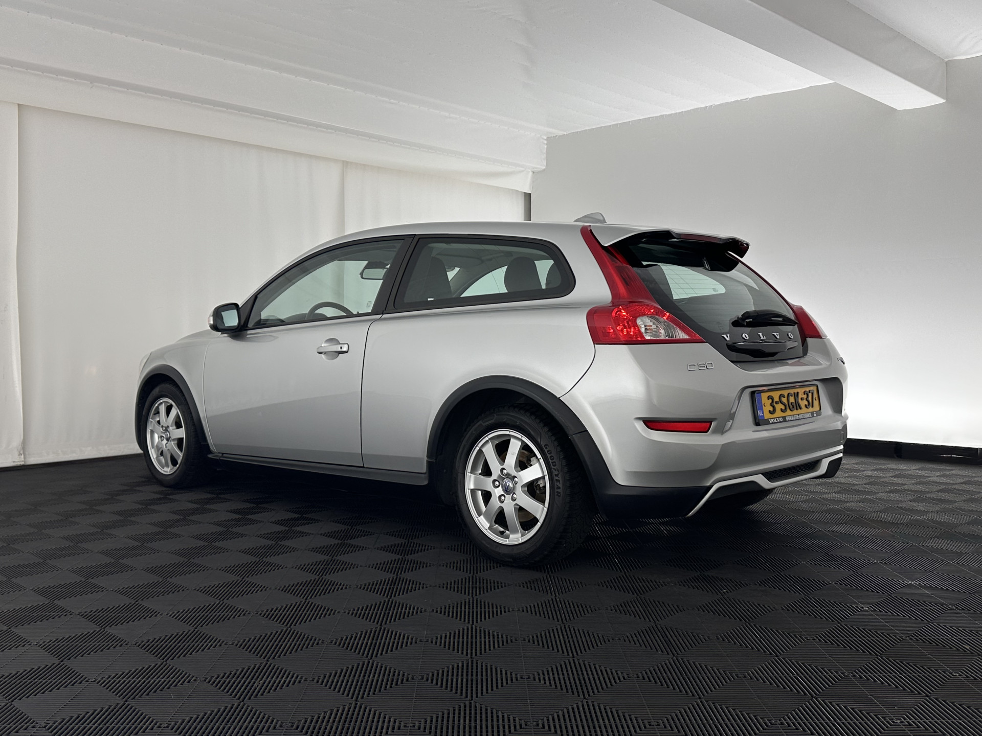 Volvo C30 1.6 D2 Kinetic *AIRCO | CRUISE | COMFORT-SEATS | 16''ALU*
