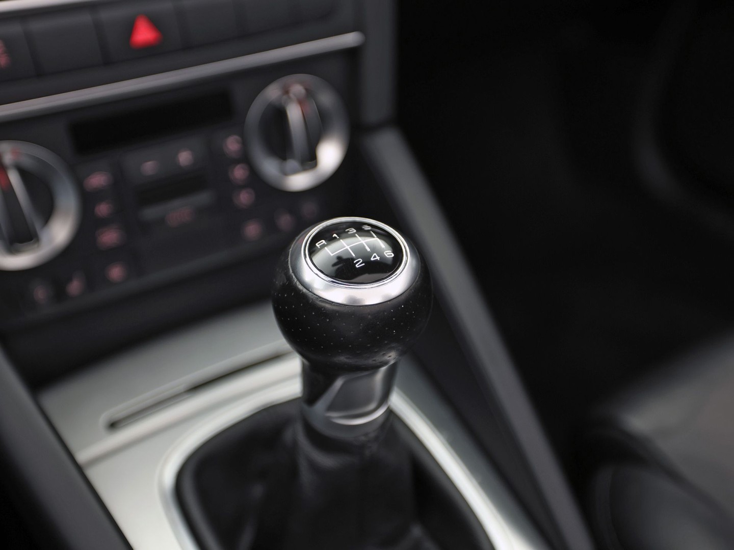 Audi A3 1.2 TFSI S-Line Sport (NAVIGATIE, CLIMATE, LEDER, STOELVERWARMING, SPORTSTOELEN, PARKEERSENSOREN, XENON, NIEUWSTAAT)