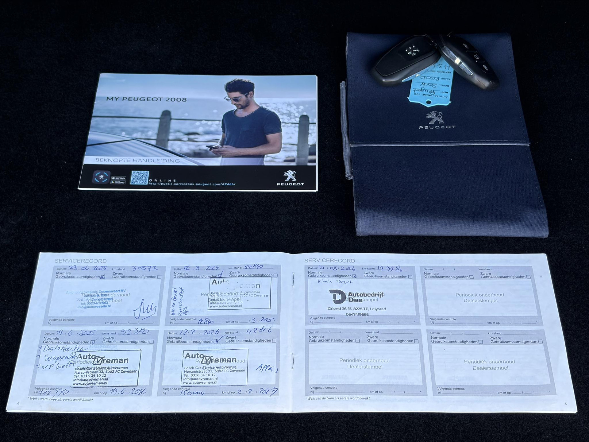 Peugeot 2008 1.2 PureTech Allure ✓Recent beurt gehad✓D-riem vv in 06-2025✓360° Camera✓Draadloze telefoonlader✓Carplay✓Keyless✓Automaat✓Trekhaak✓Halfleder✓Navi✓Clima✓Cruise✓131pk✓Lm velgen✓2e Eigenaar✓Pdc V+A✓Rijstrooksensor✓N.A.P✓Apk tot 04-2028