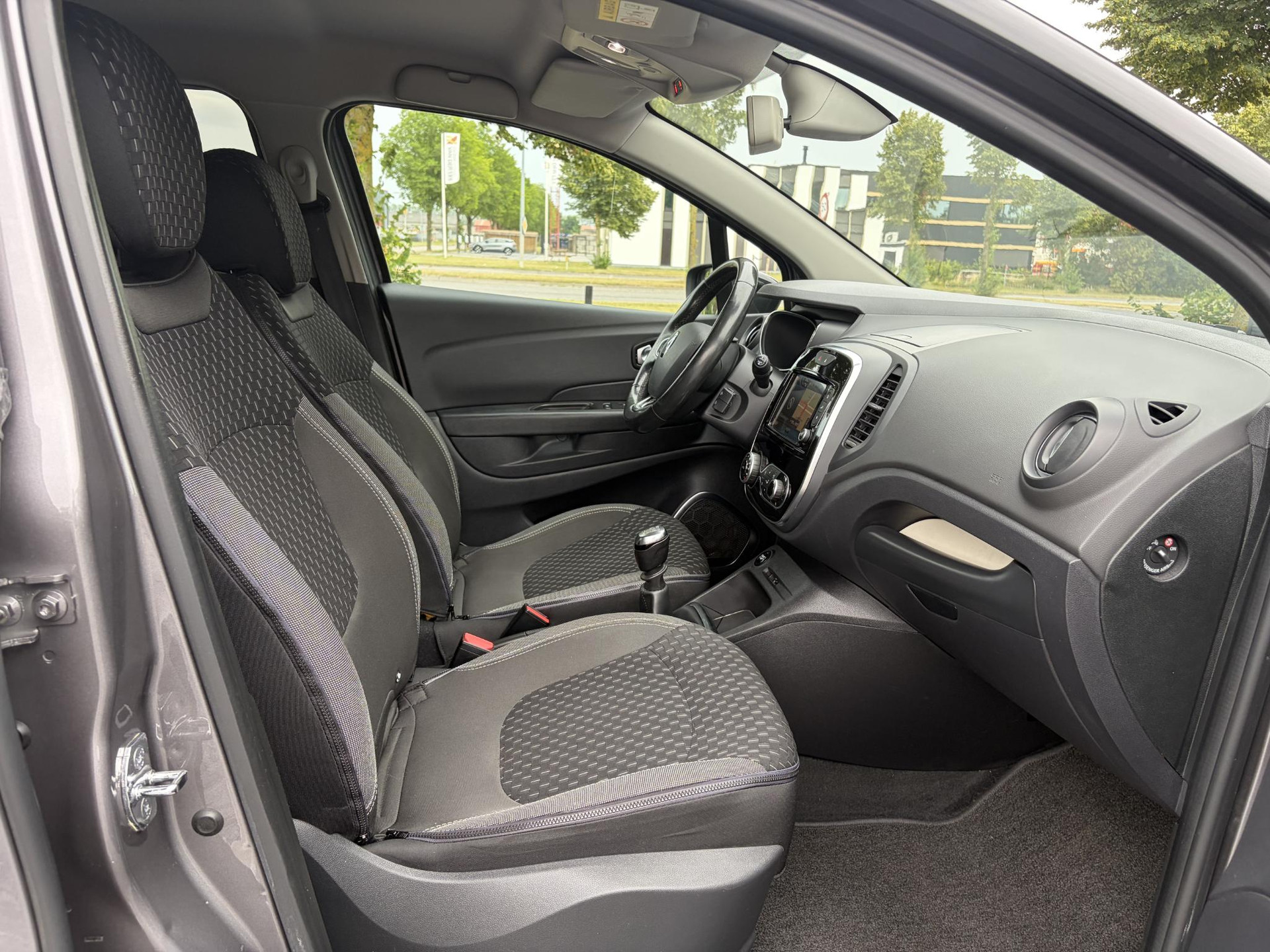 Renault Captur 1.2 TCe Intens 120pk,1e Eigenaar,Camera,Trekhaak,Carplay,Pdc,Clima,Cruise,Dealer Onderhouden,6 Bak,Lm velgen,Dodehoek,N.A.P,Apk tot 10-2027