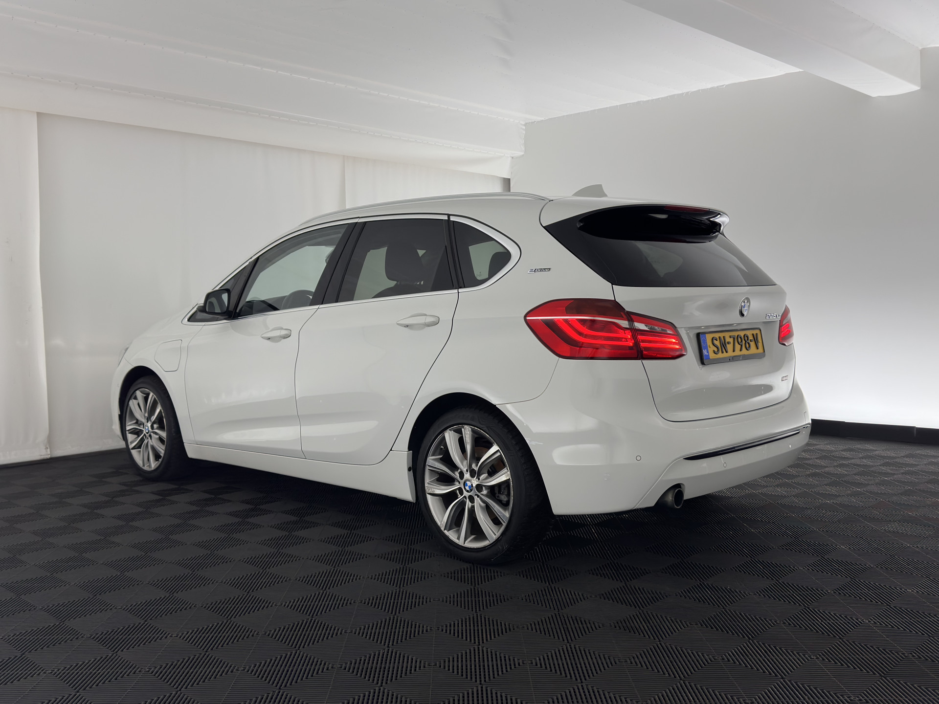 BMW 2-serie Active Tourer 225xe Sport-Line Centennial High Executive Aut. *FULL-LED | NAVI-FULLMAP | HEATED-SPORTSEATS | ECC | PRIVACY-GLASS | PDC | CRUISE | 18''ALU*