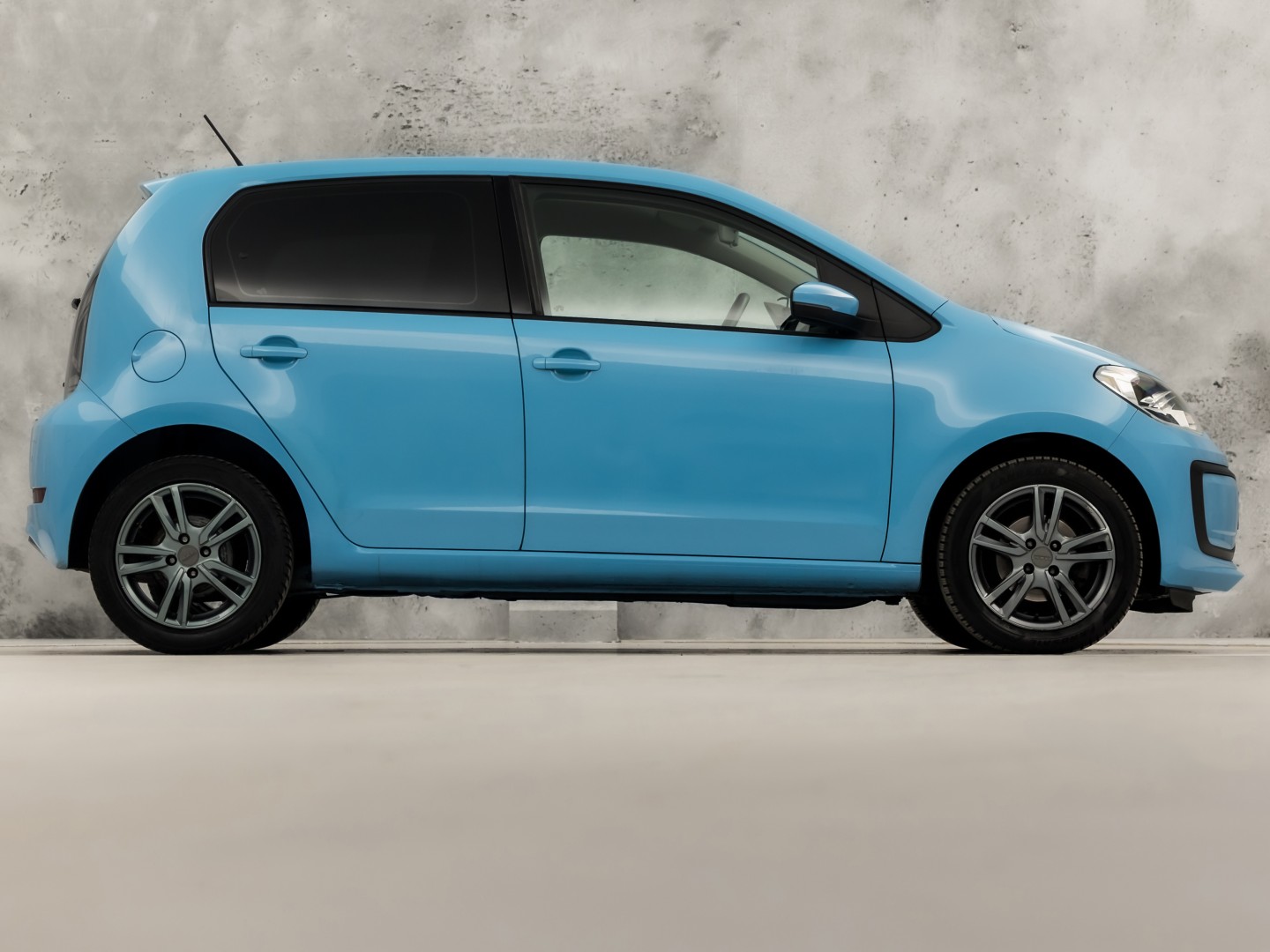 Volkswagen up! 1.0 Sport up! (AIRCO, 5 DEURS, CRUISE, PARKEERSENSOREN, GETINT GLAS, SPORTSTOELEN, LM VELGEN, NIEUWSTAAT)