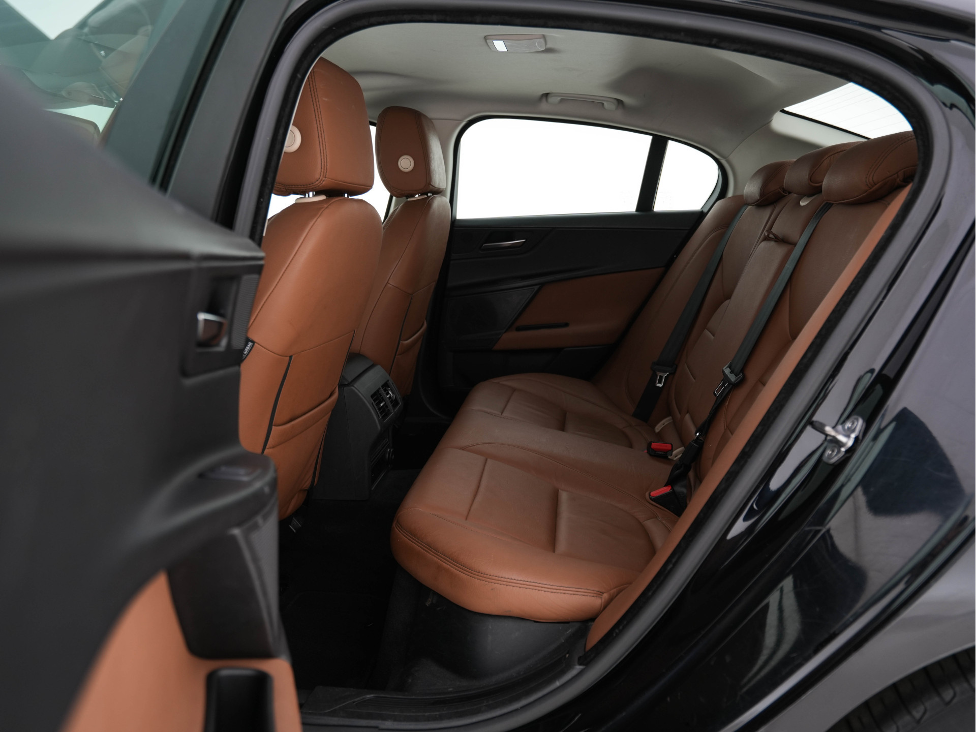 Jaguar XE 2.0 D Pure ( ⚠️ ) Aut. *LEATHER | NAVI-FULLMAP | HEATED-COMFORTSEATS | CAMERA | ECC | SHIFT-PADDLES | LANE-ASSIST | PDC | SHIFT-PADDLES | LANE-ASSIST | JAGUAR-AUDIO | CRUISE | 17''ALU*