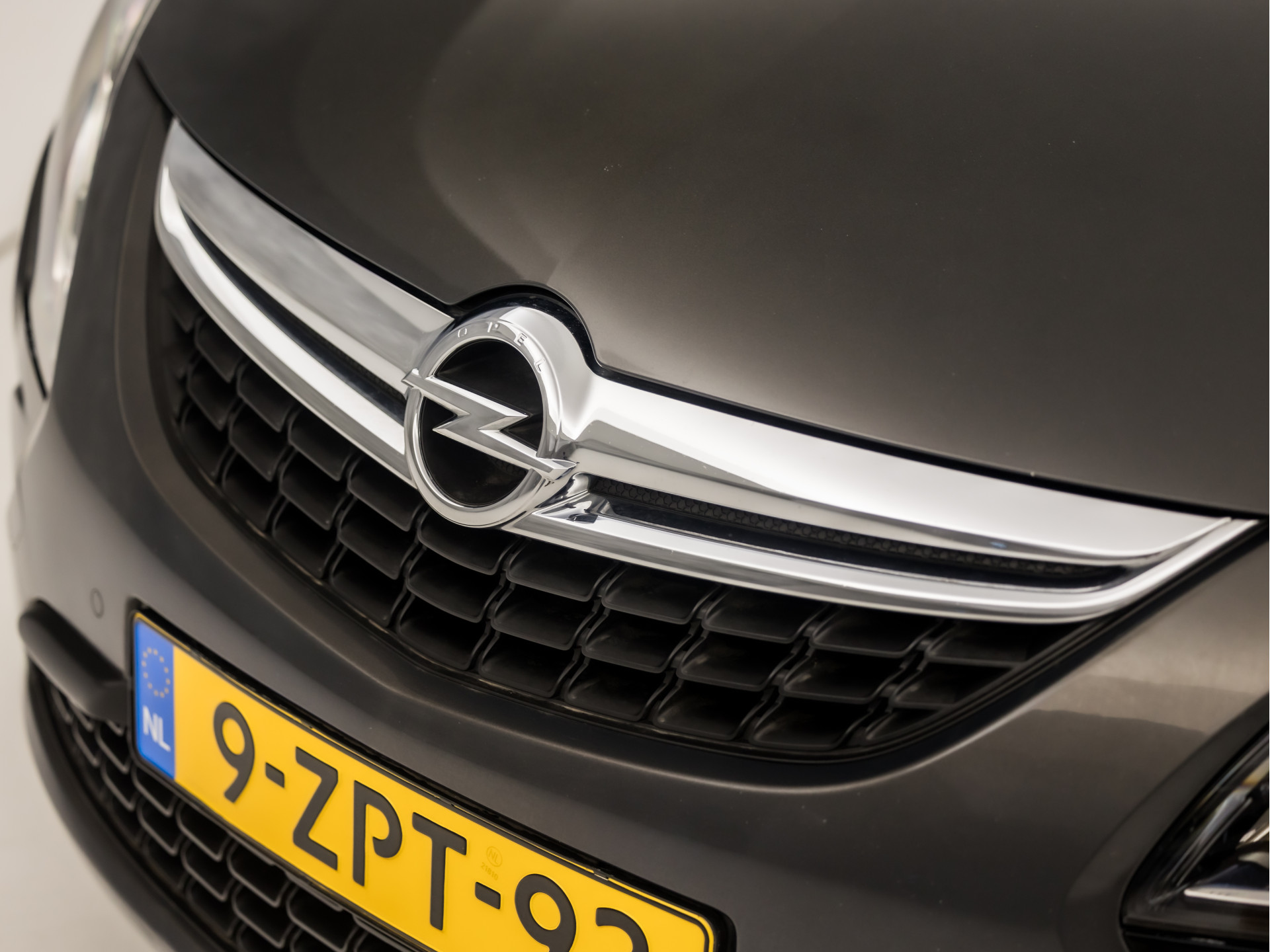 Opel Zafira Tourer 1.4 Sport 7 Persoons (NAVIGATIE, CRUISE, GETINT GLAS, SPORTSTOELEN, LM VELGEN, TREKHAAK, NIEUWSTAAT)