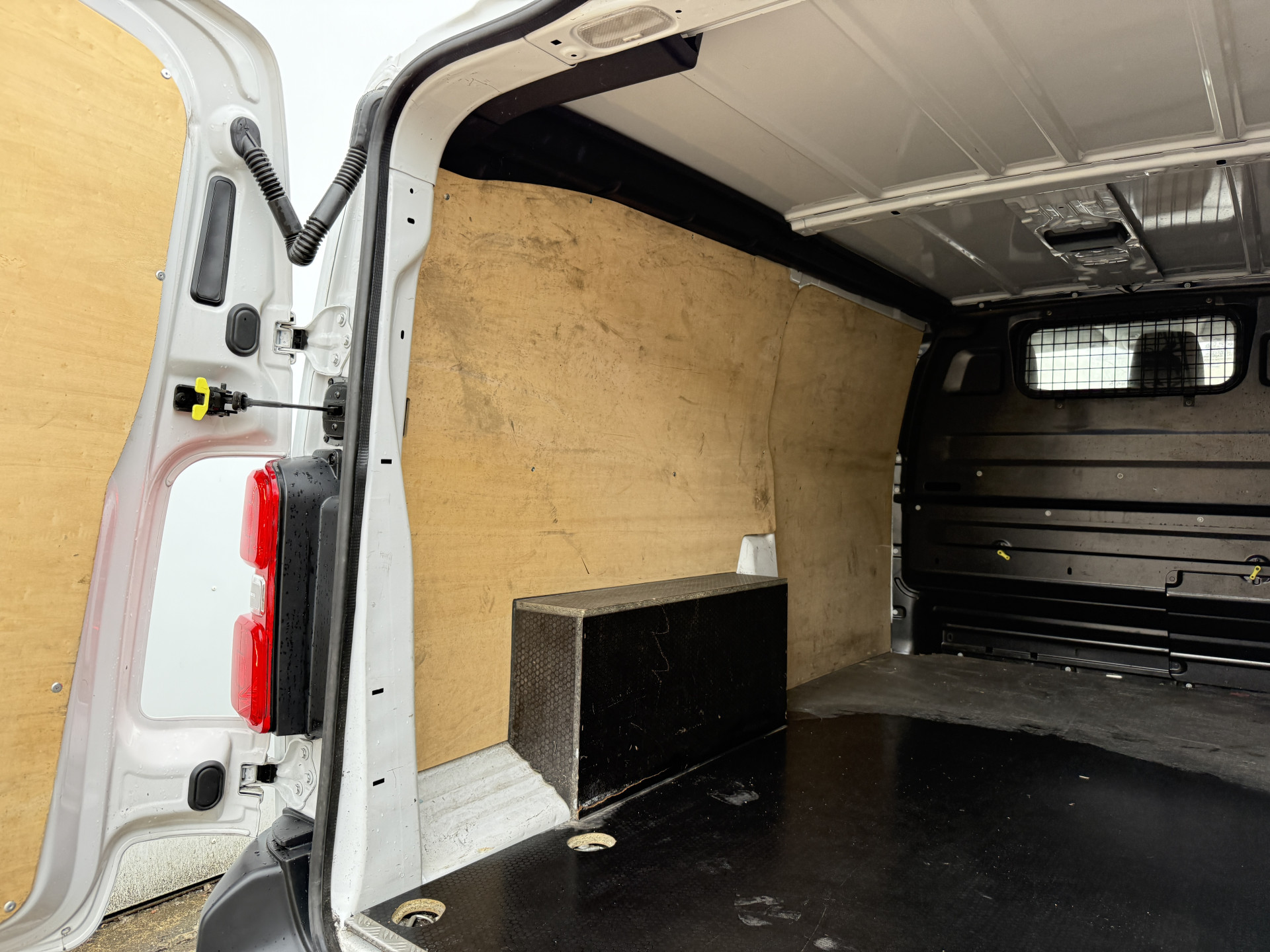 Toyota ProAce Electric 75kWh 136PK L2 Elektrisch 93.3% (SOH) 330km WLTP Snelladen Cruise Control Climate Control Carplay Navigatie 360° Camera Snelladen