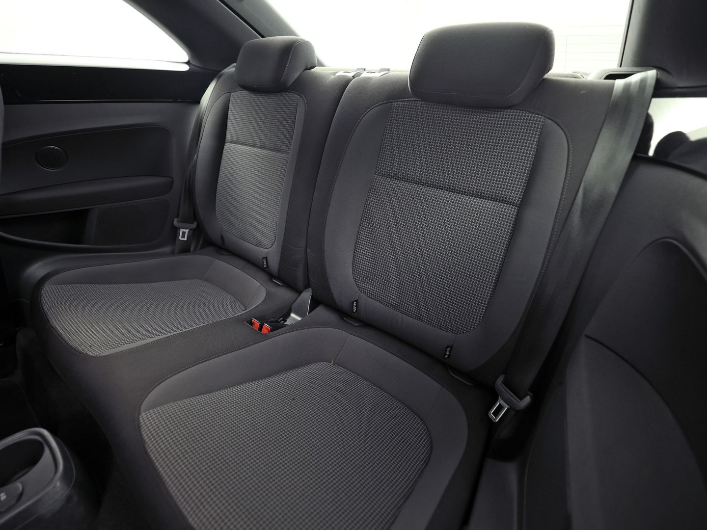 Volkswagen Beetle 1.2 TSI Sport (NAVIGATIE, CLIMATE, STOELVERWARMING, SPORTSTOELEN, LM VELGEN, CRUISE, NIEUWSTAAT)