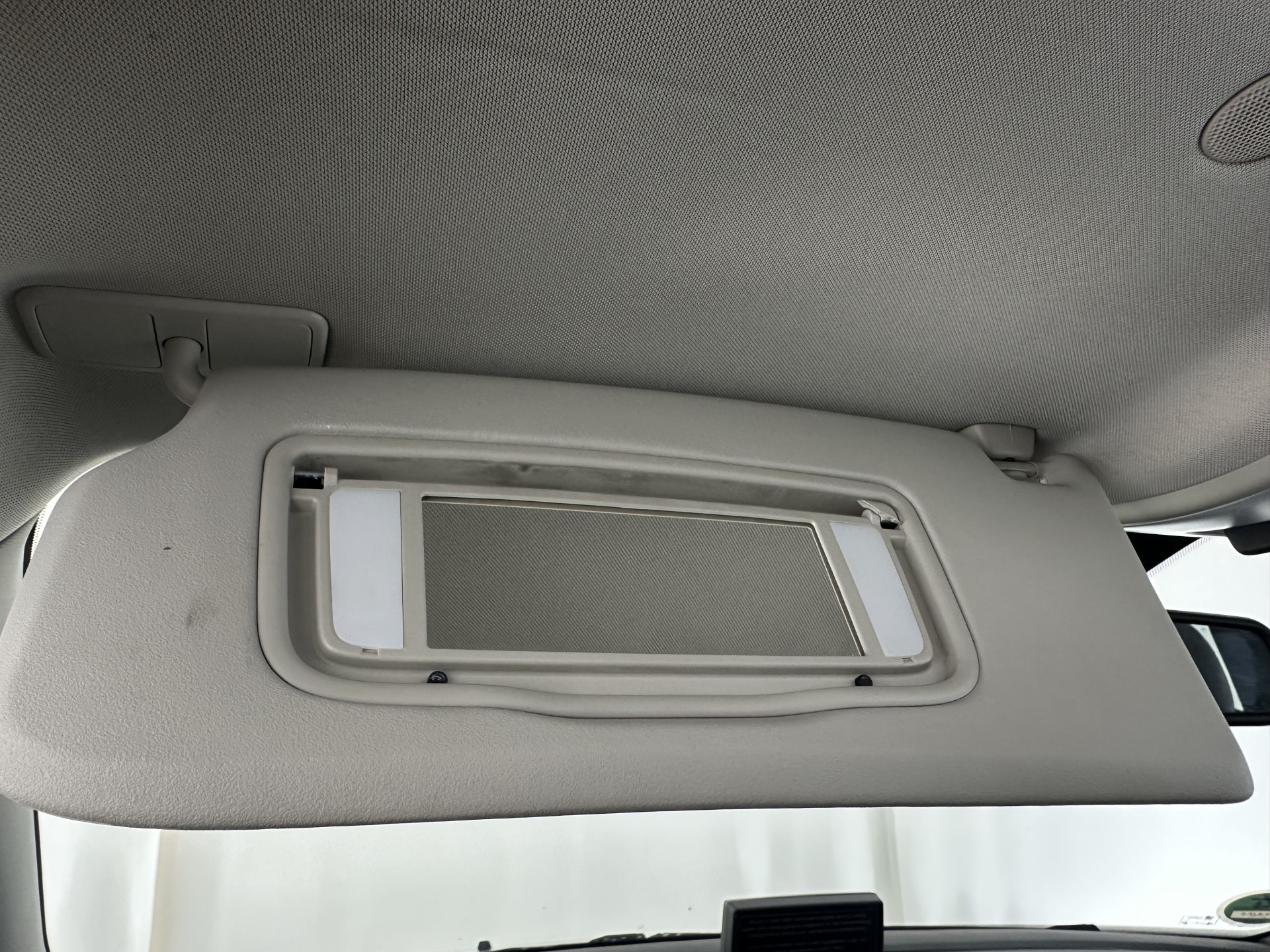 Volvo C30 1.6 D2 R-Design Sport-pack *PANO | BI-XENON | LEATHER-FABRIC | NAVI-FULLMAP | HEATED-SPORTSEATS | ECC | CARBON-INLAY | PDC | PREMIUM-AUDIO | CRUISE | 17''ALU*