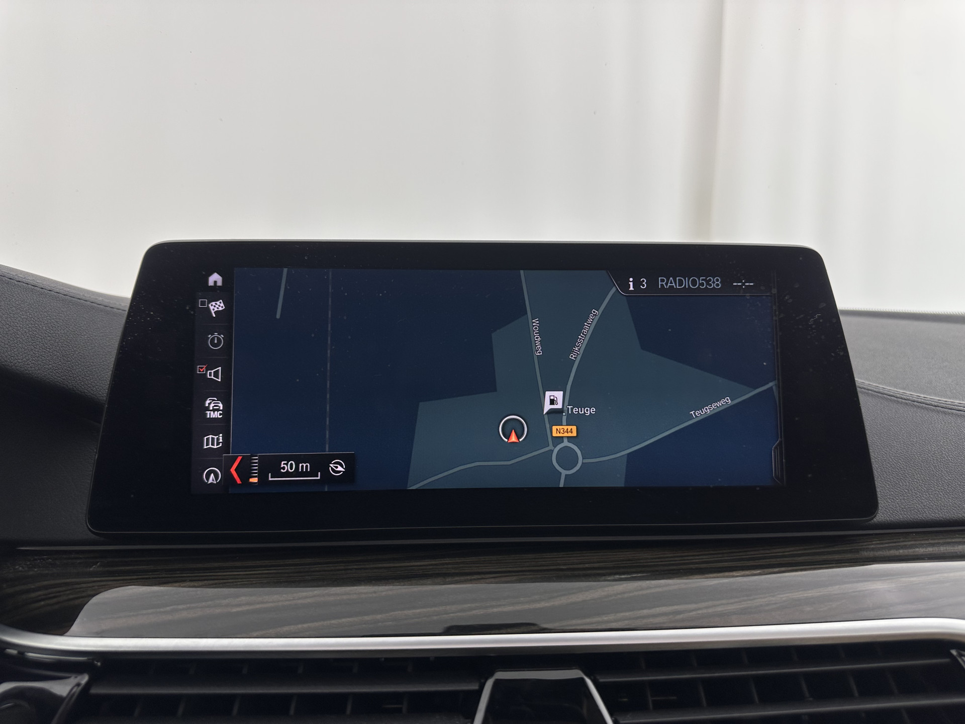 BMW 5-serie Touring 530d High Executive Luxury-Line Aut. *PANO | BOWERS-WILKINS | LEATHER | FULL-LED | ADAPTIVE-CRUISE | BLINDSPOT | MEMORY-PACK | TOPVIEW | HEAD-UP | HEATED-COMFORTSEATS | DIGI-COCKPIT | NAVI-FULLMAP | TOWBAR | 19''ALU*