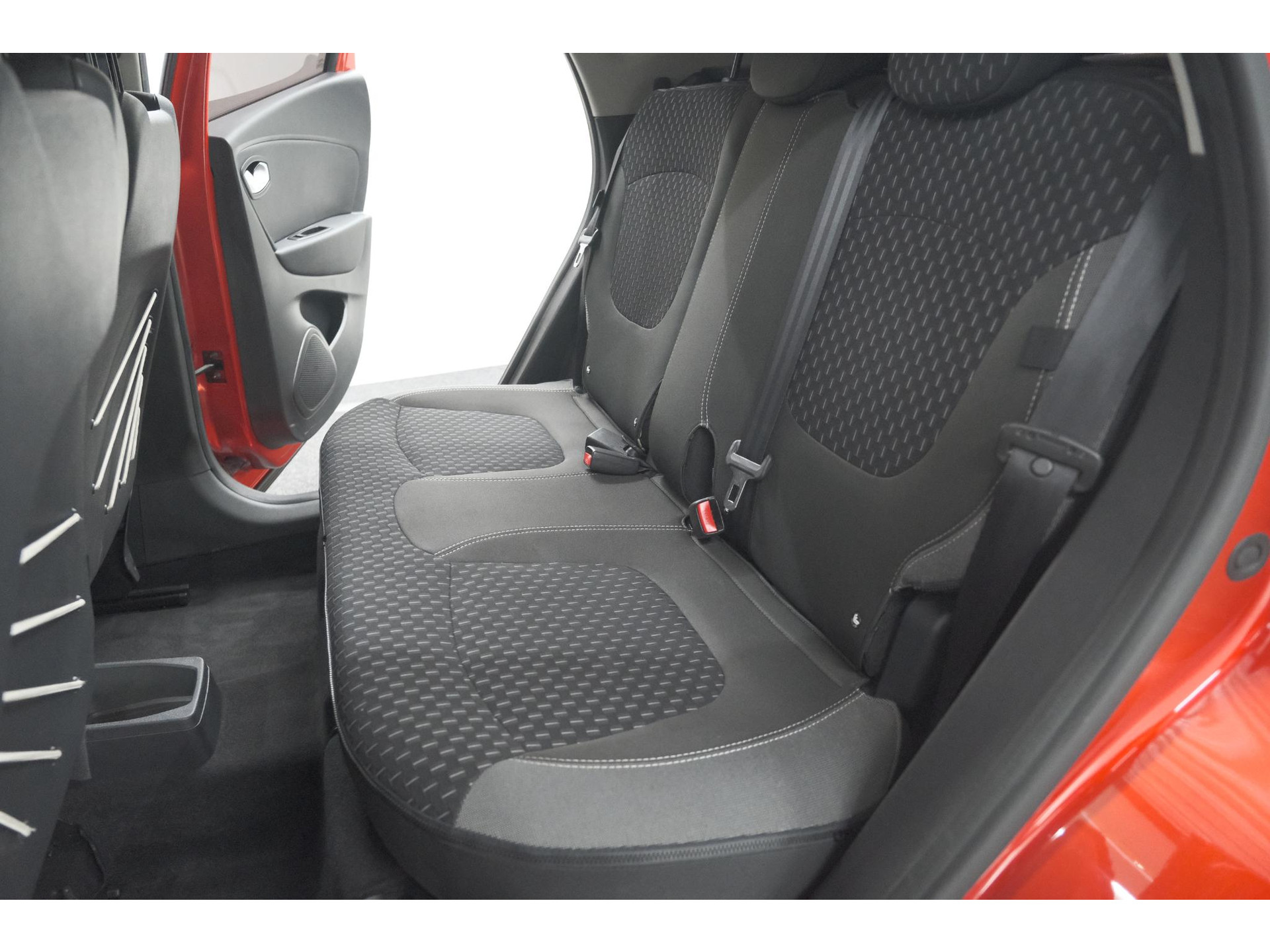 Renault Captur TCe 120 EDC Intens | Trekhaak | Camera | Navigatie | Parkeersensoren