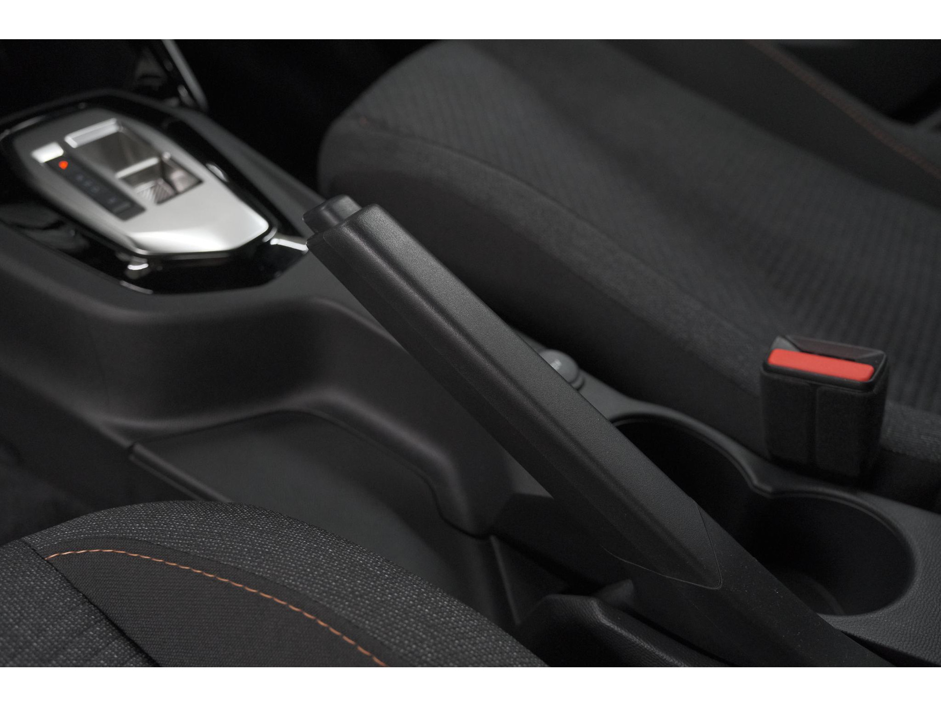 Peugeot 2008 1.2 Hybrid 136 Style | Apple Carplay | Parkeersensoren | Climate Control