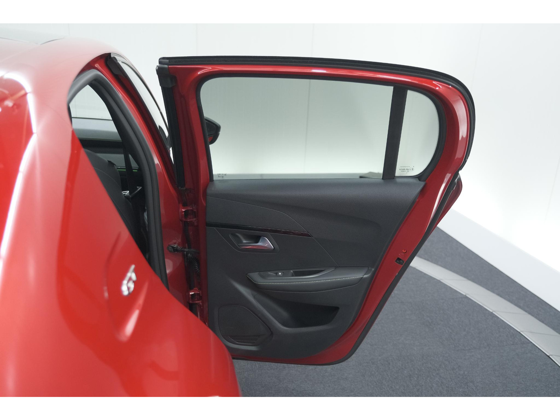 Peugeot 208 PureTech 130 EAT8 GT | Panoramadak | Camera | Apple Carplay | Stoelverwarming